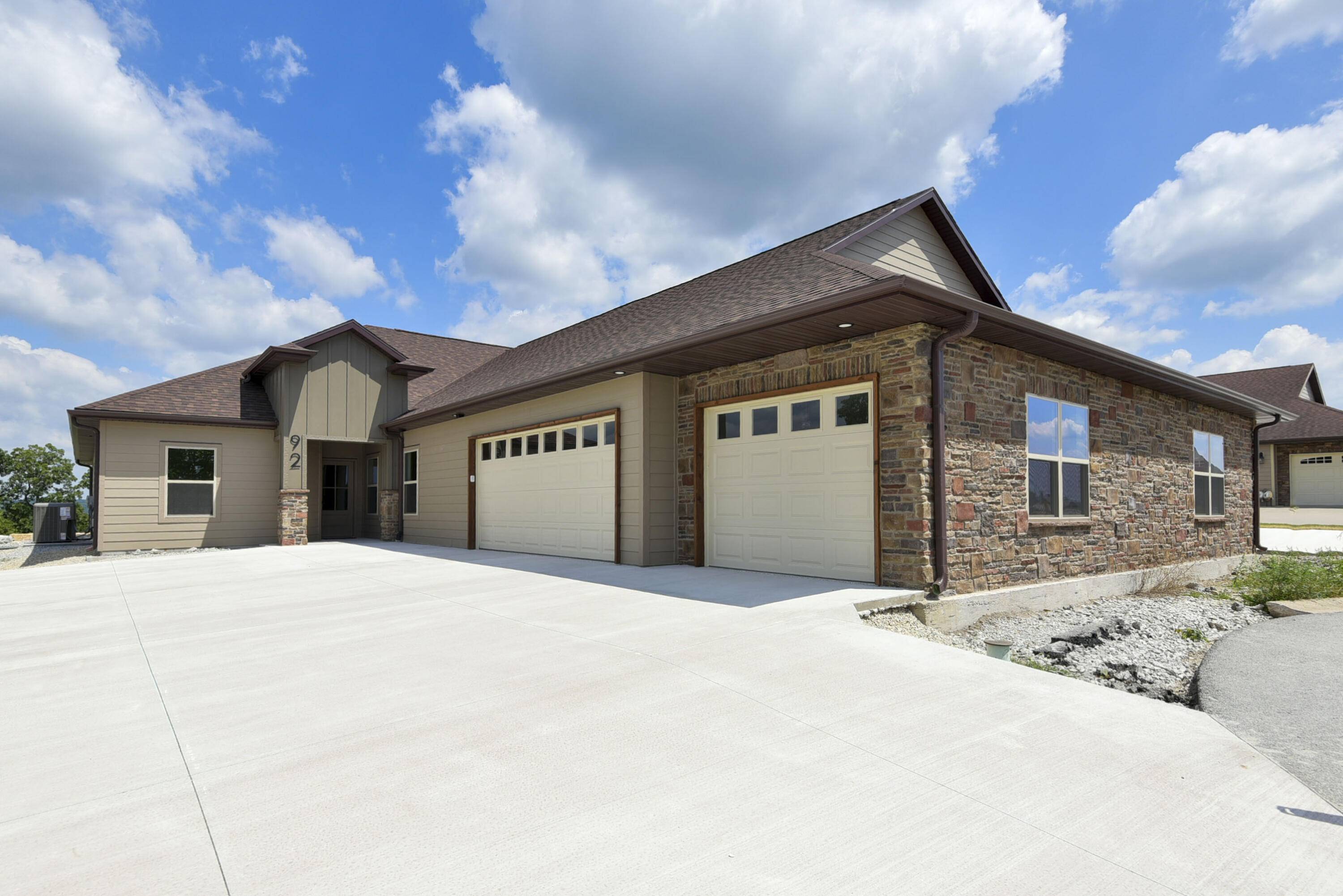 92 Mountain View CT, Branson West, MO 65737