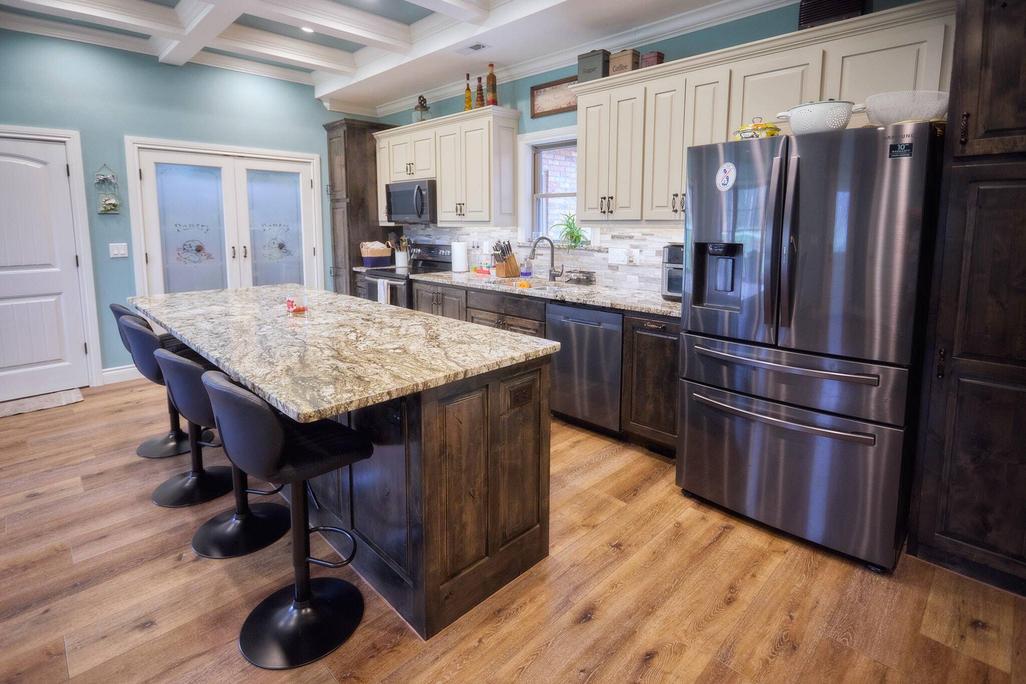 42 Lilac LN, Branson West, MO 65737