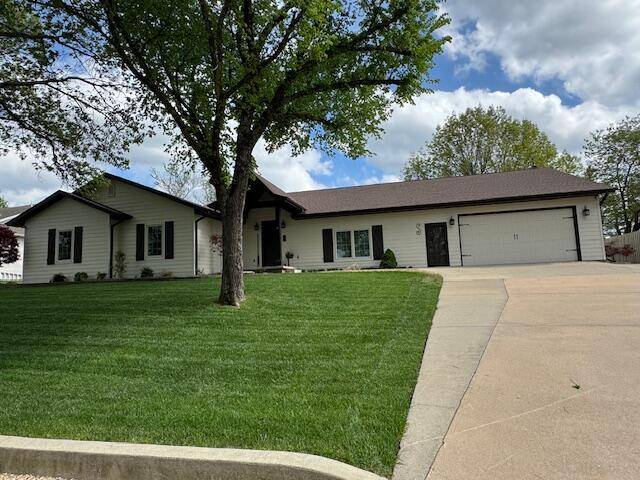 8 Midview DR, Kimberling City, MO 65686