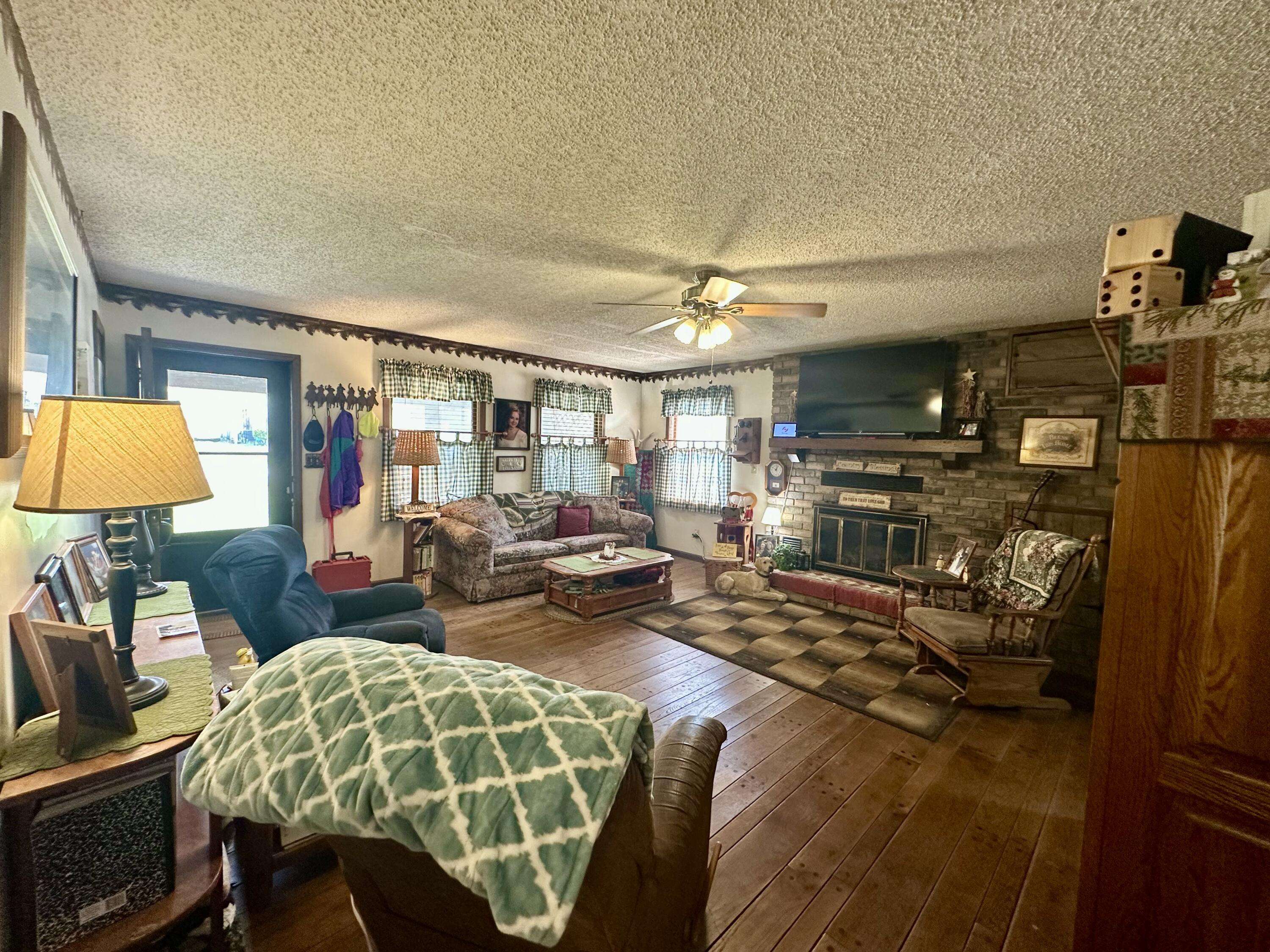 231 N Olive ST, Marshfield, MO 65706