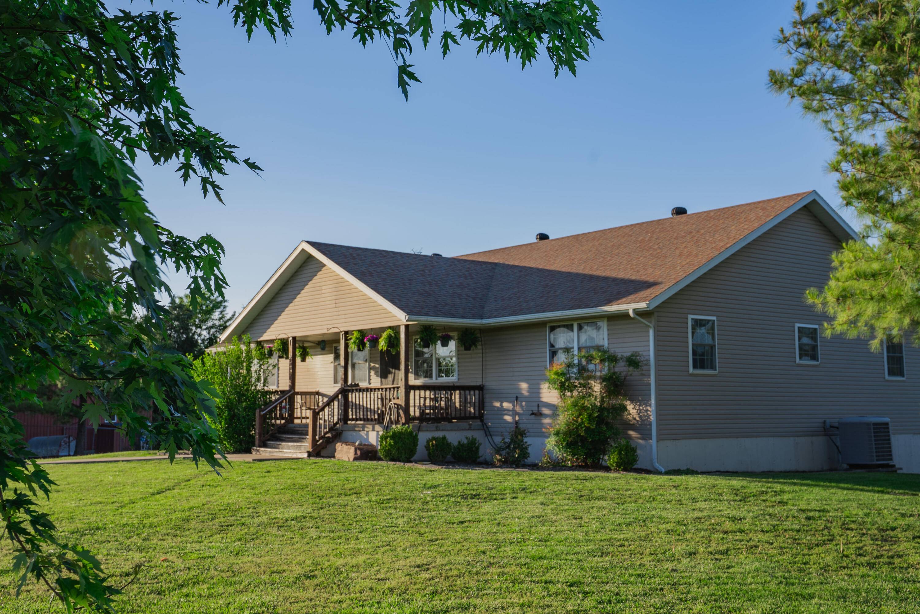 450 E 375th RD, Dunnegan, MO 65640