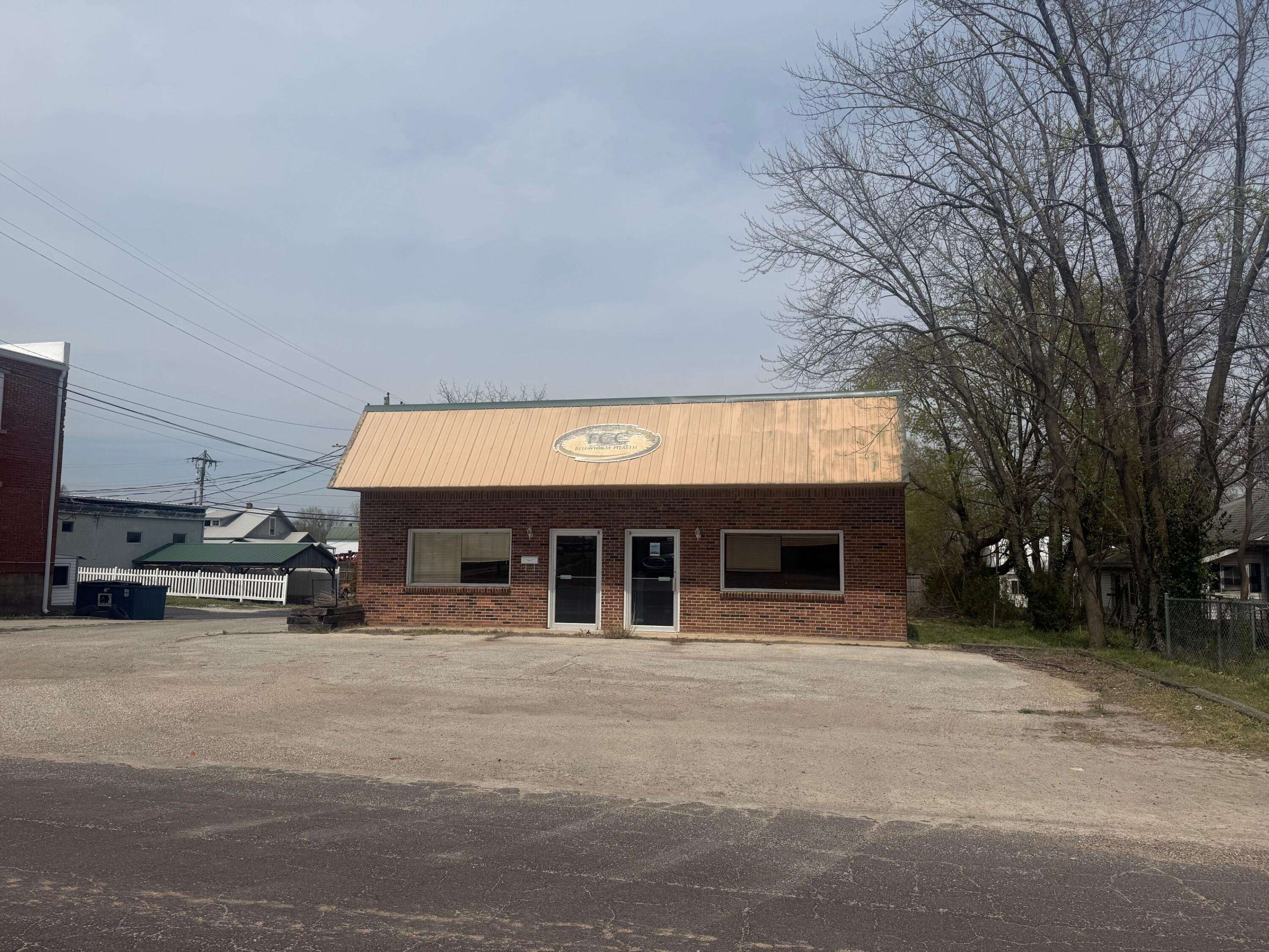 129 E 2nd ST, Mountain Grove, MO 65711