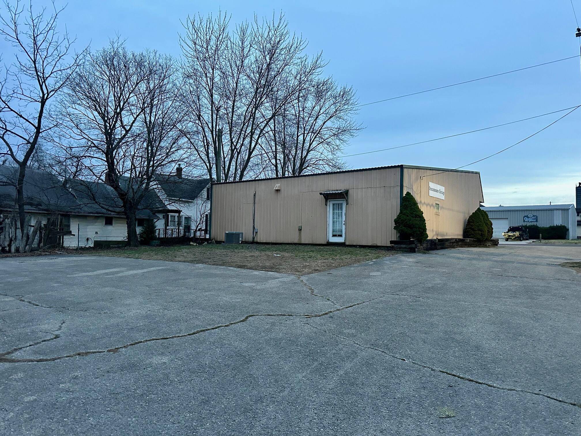 129 E 2nd ST, Mountain Grove, MO 65711