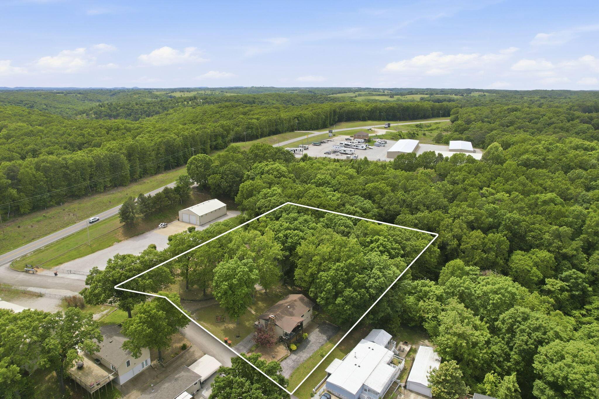 51 Stonemont RD, Blue Eye, MO 65611