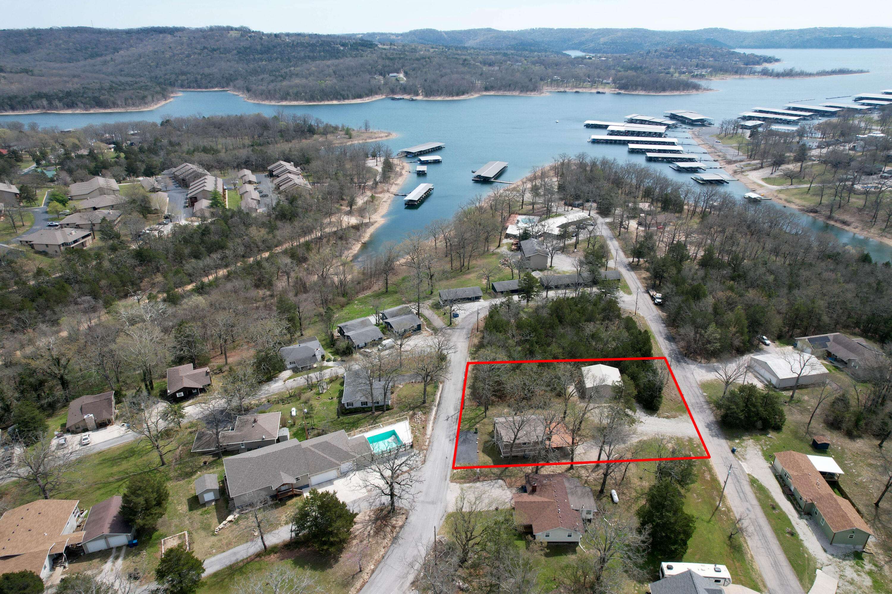 19 Golden DR, Kimberling City, MO 65686