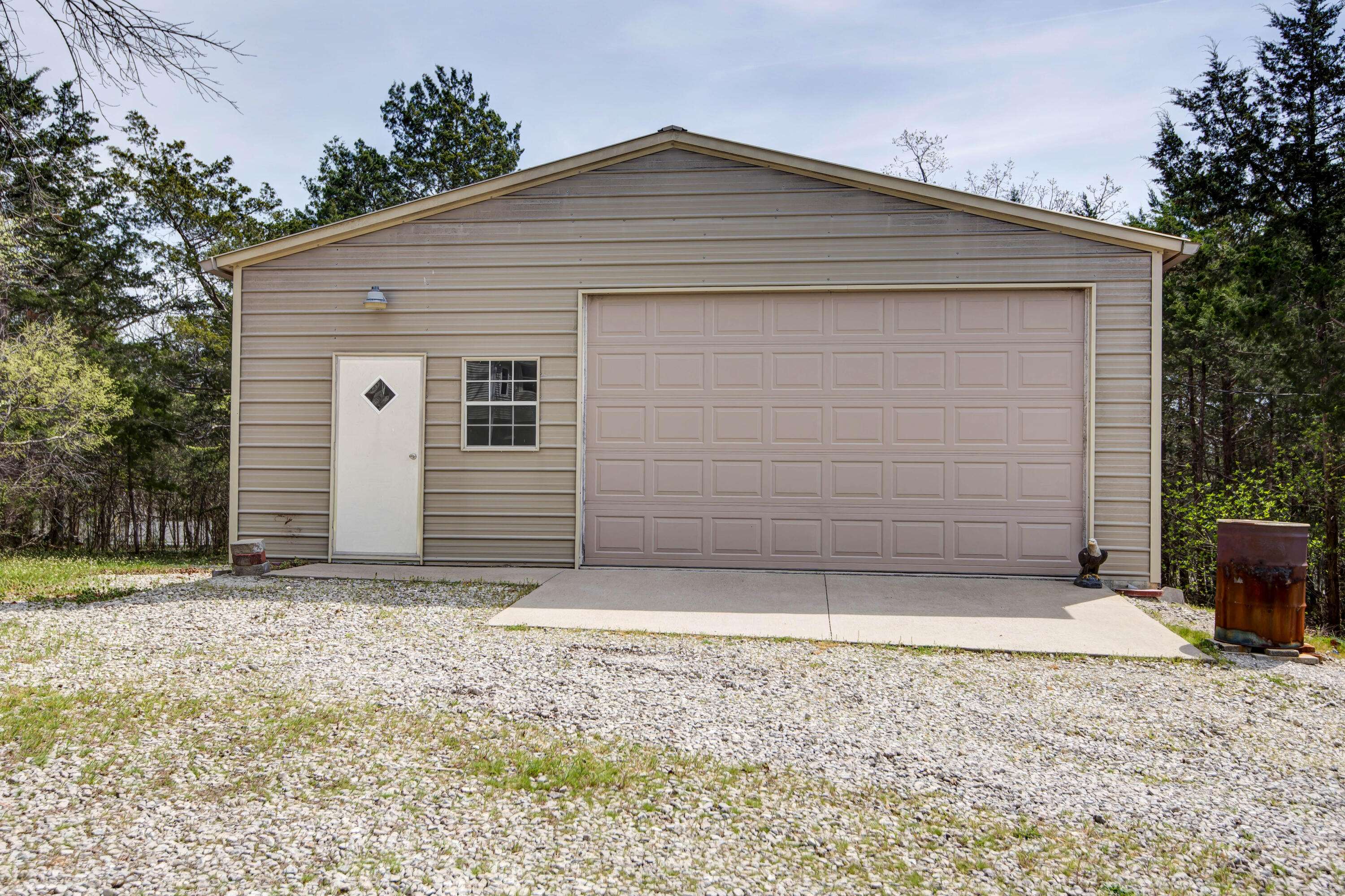 19 Golden DR, Kimberling City, MO 65686