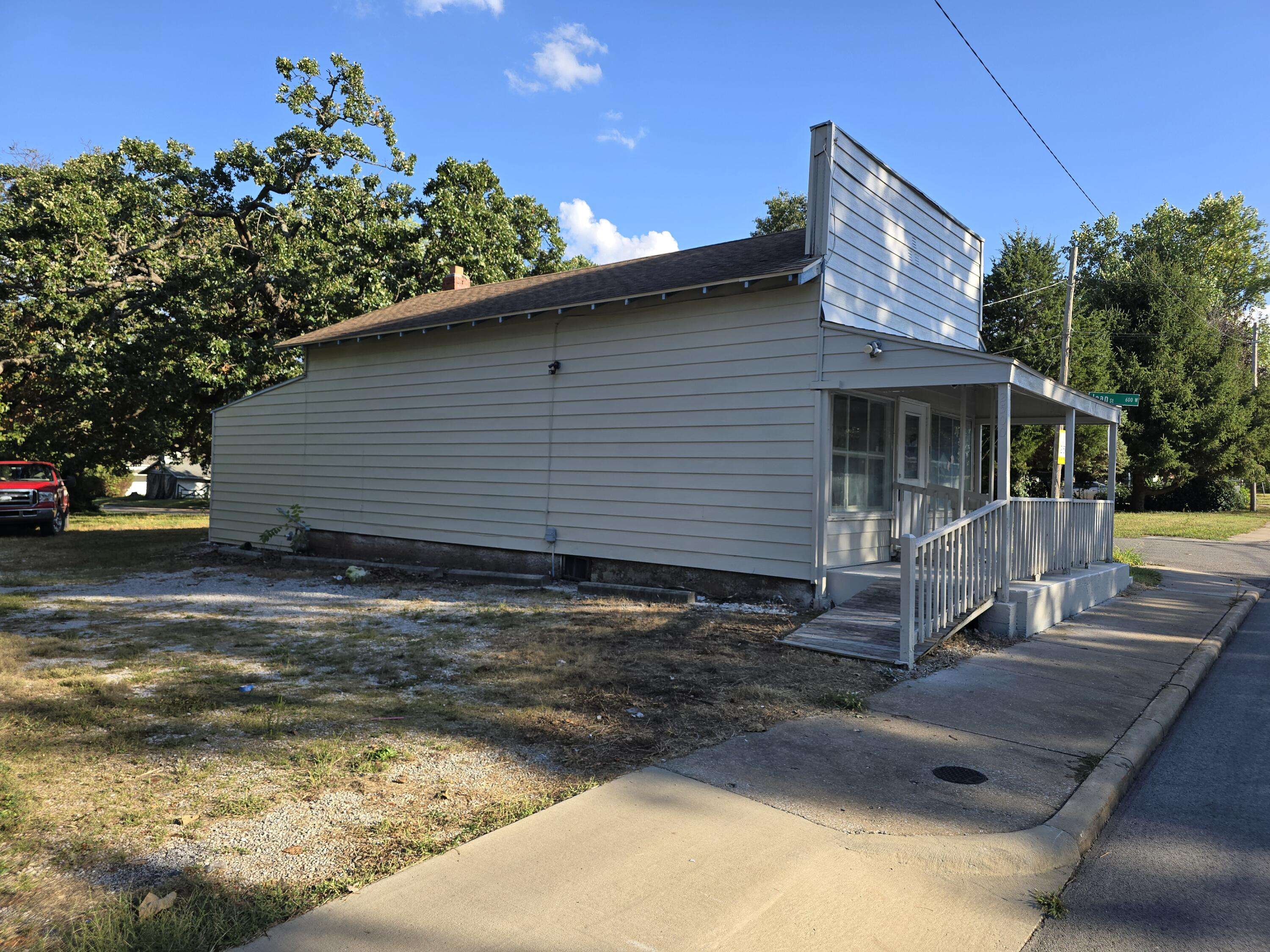 2500 N Grant AVE, Springfield, MO 65803