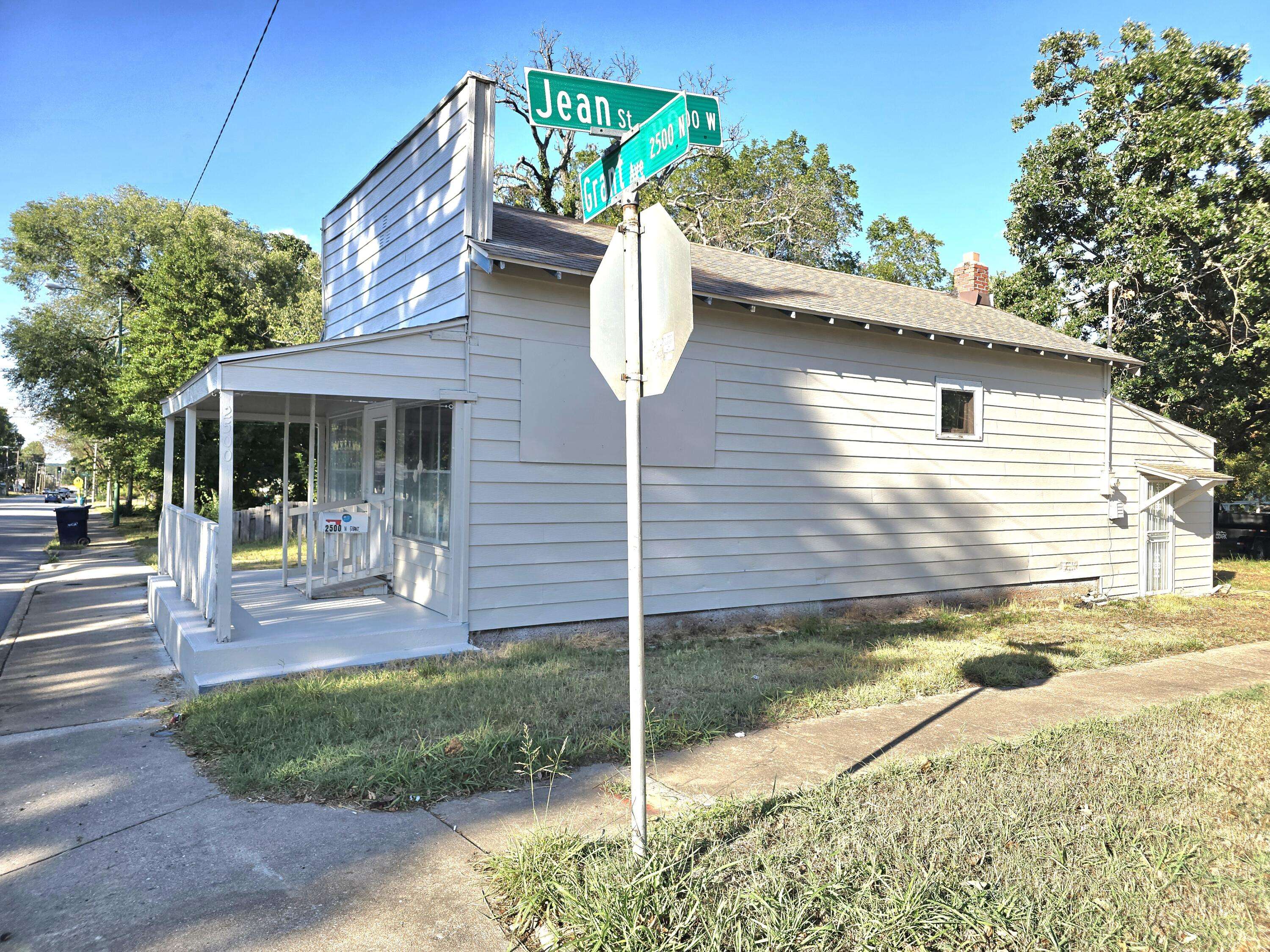 2500 N Grant AVE, Springfield, MO 65803