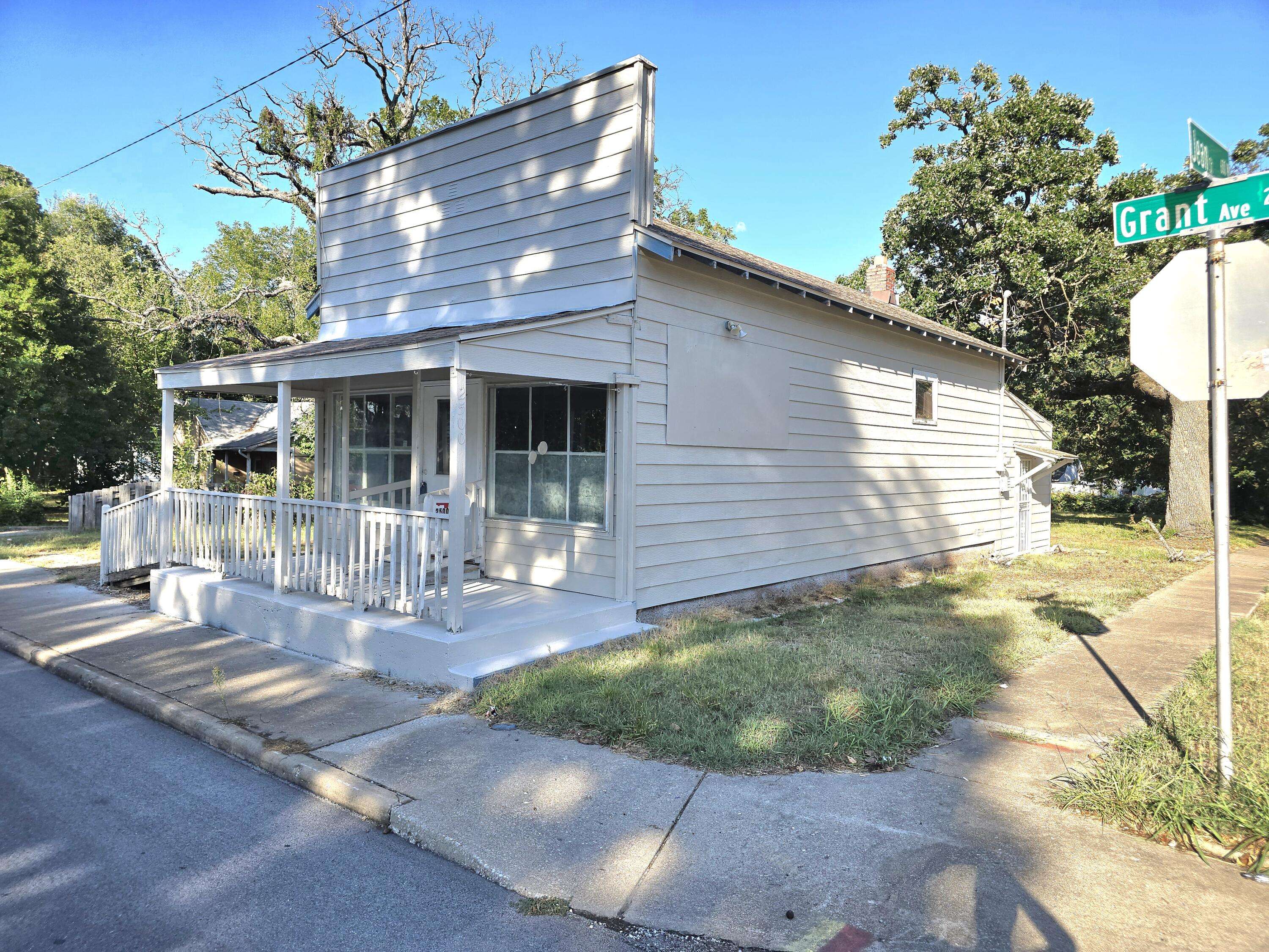 2500 N Grant AVE, Springfield, MO 65803