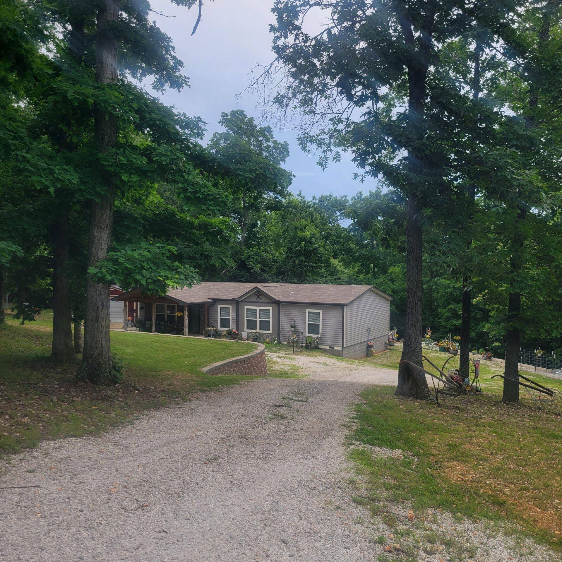 553 Buckeye LN, Stella, MO 64867