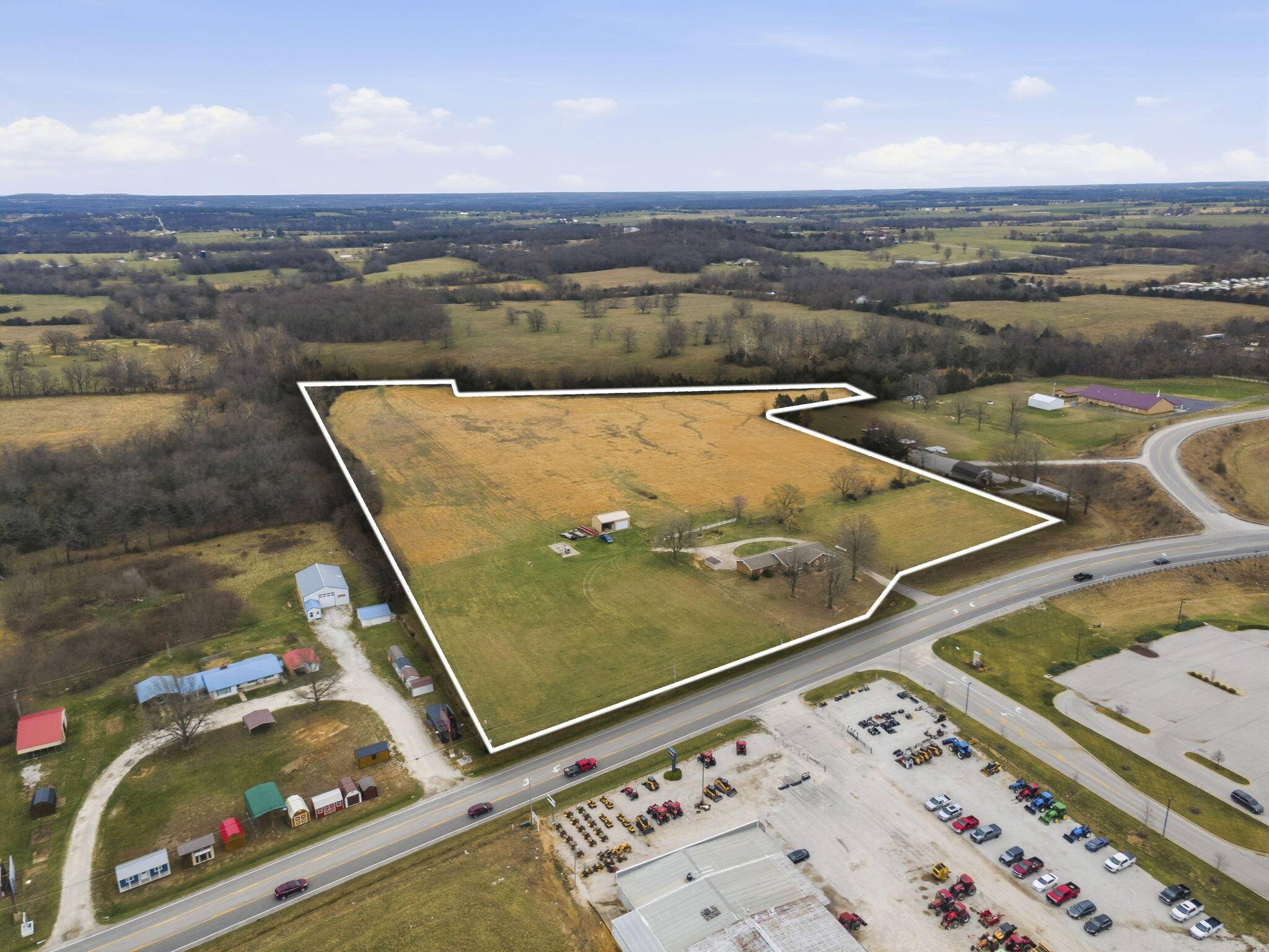 3916 S Springfield AVE, Bolivar, MO 65613