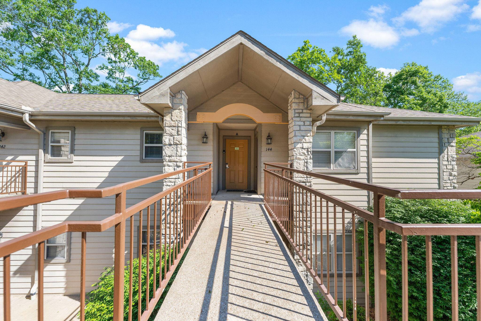 144 Oak LN #144, Branson West, MO 65737