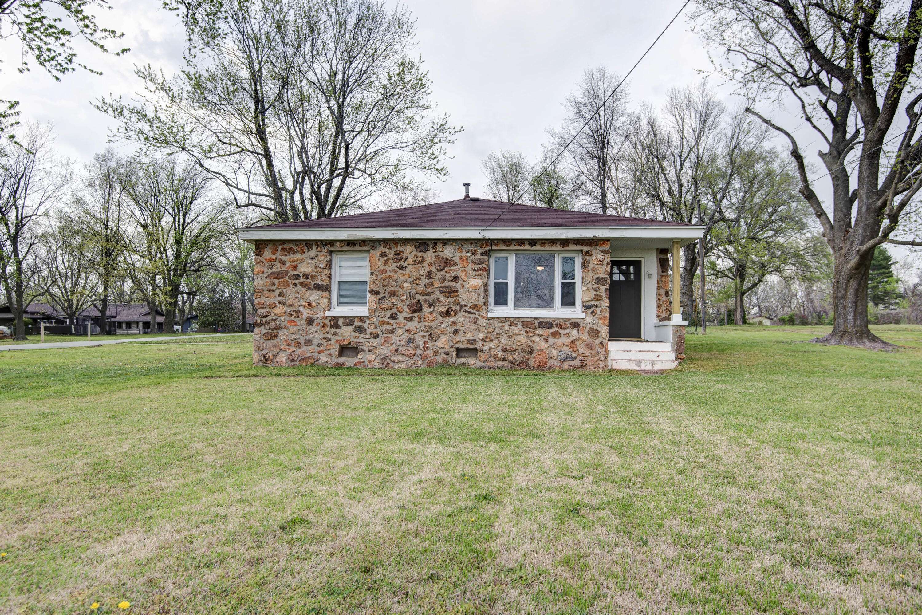 4982 S Douglas DR, Republic, MO 65738