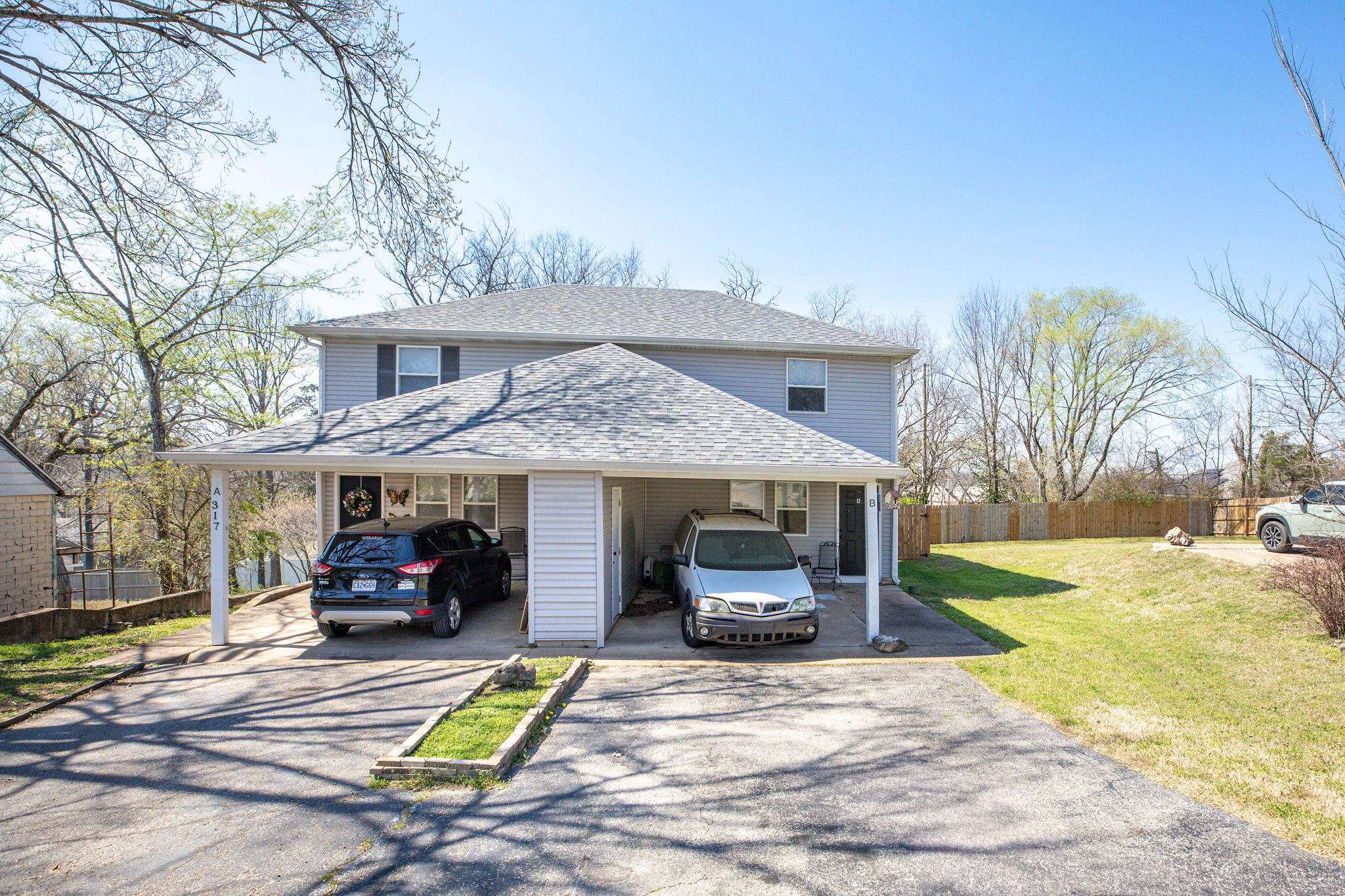 317-347 Hawthorne ST, Hollister, MO 65672