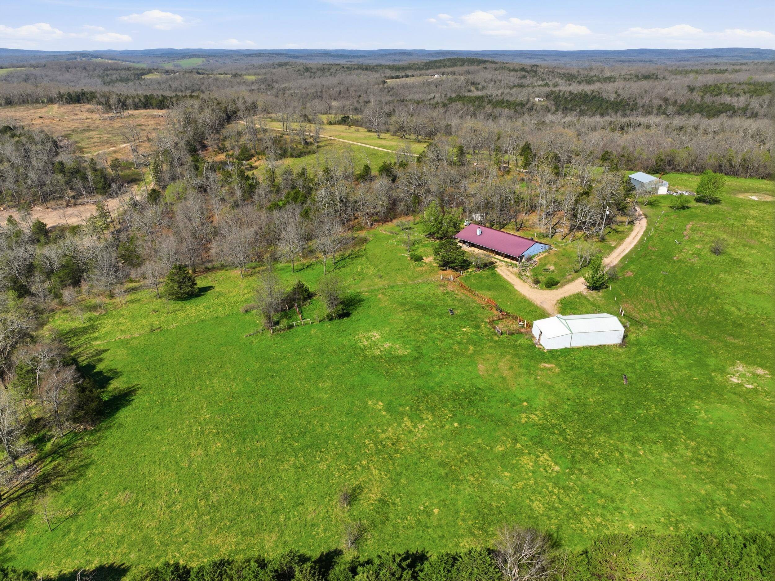 557 Hagewood LN, Theodosia, MO 65761