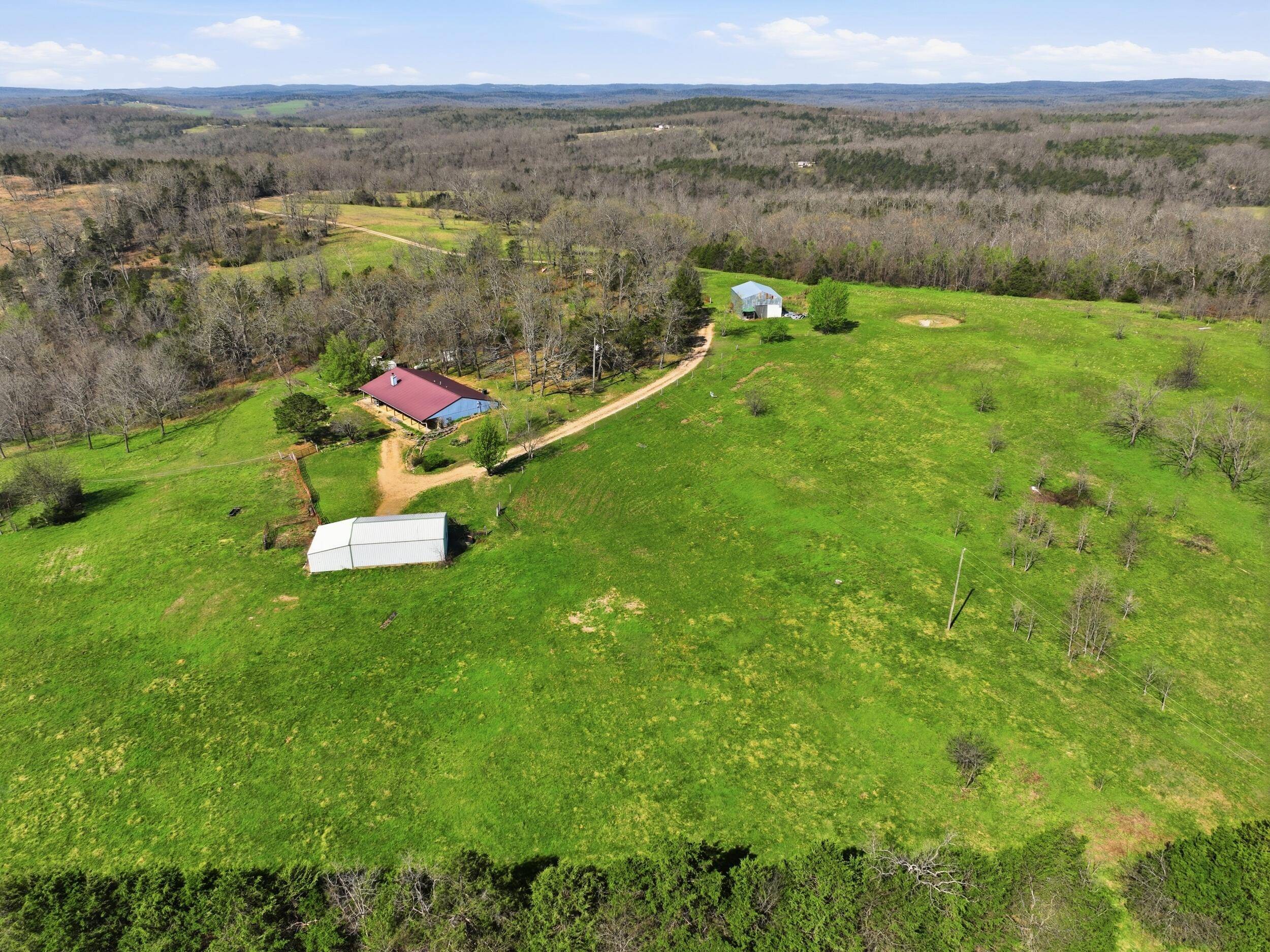 557 Hagewood LN, Theodosia, MO 65761