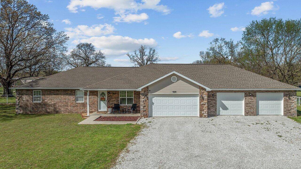 11074 Iris RD, Neosho, MO 64850