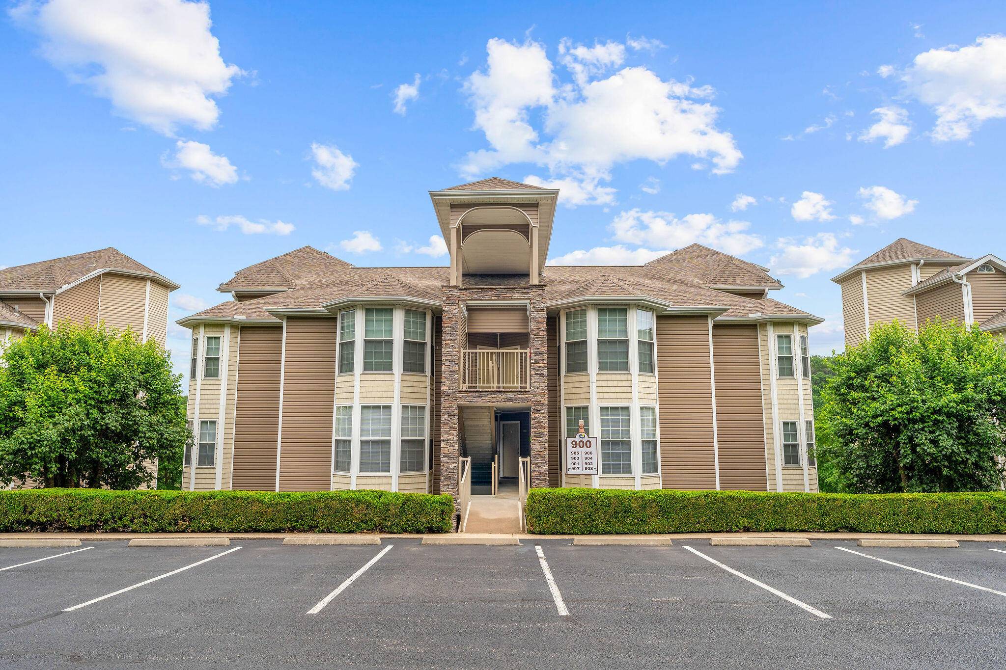 902 Rocky Shore TER, Kimberling City, MO 65686