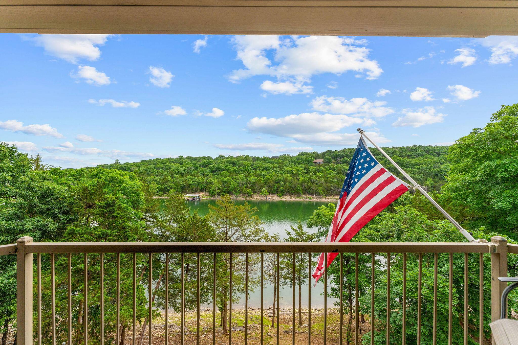902 Rocky Shore TER, Kimberling City, MO 65686