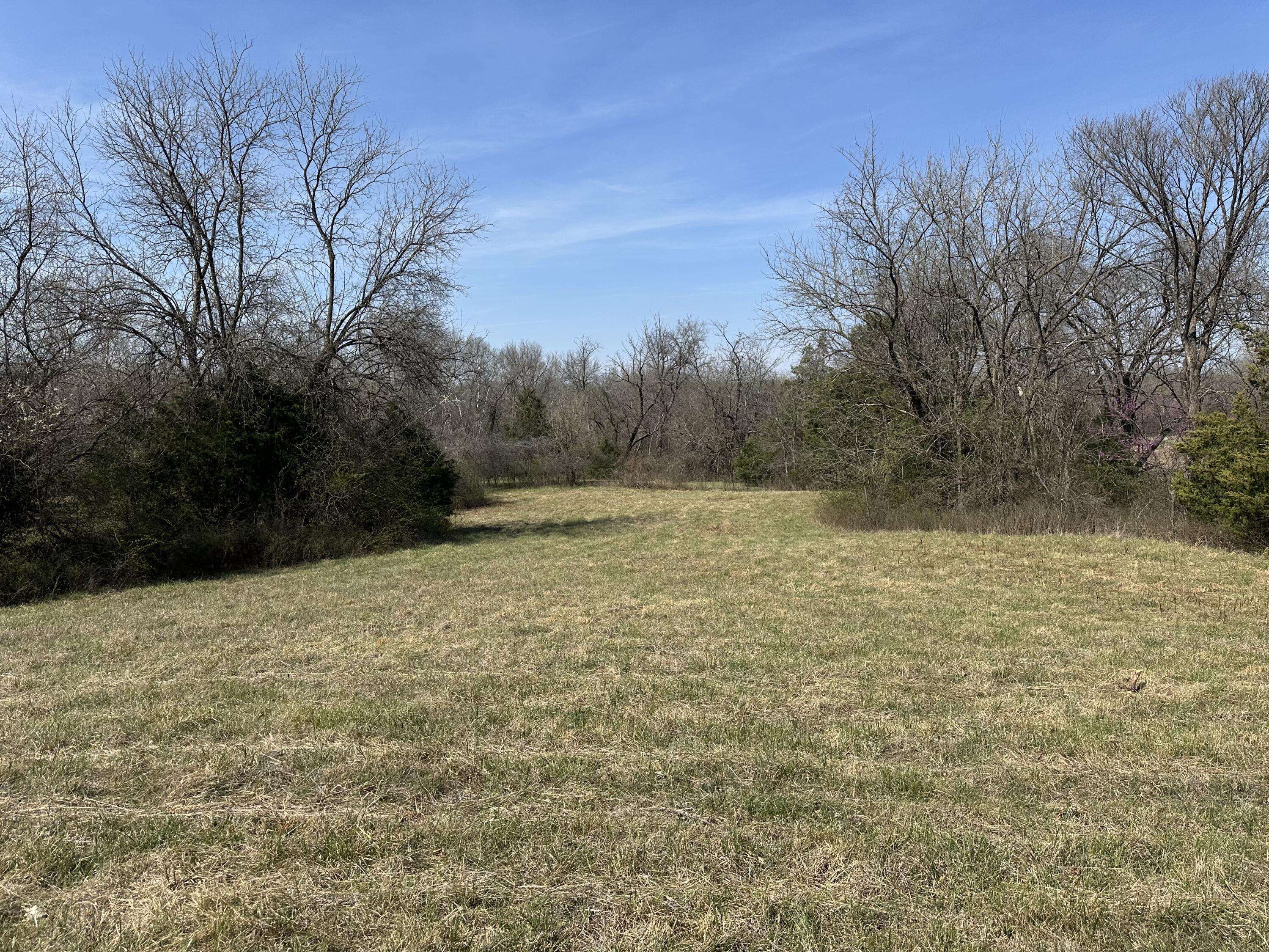 000 Westwind RD, Elkland, MO 65644