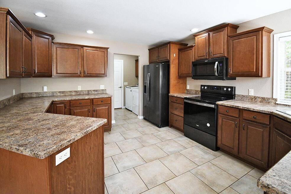 296 Lillian LN, Kimberling City, MO 65686