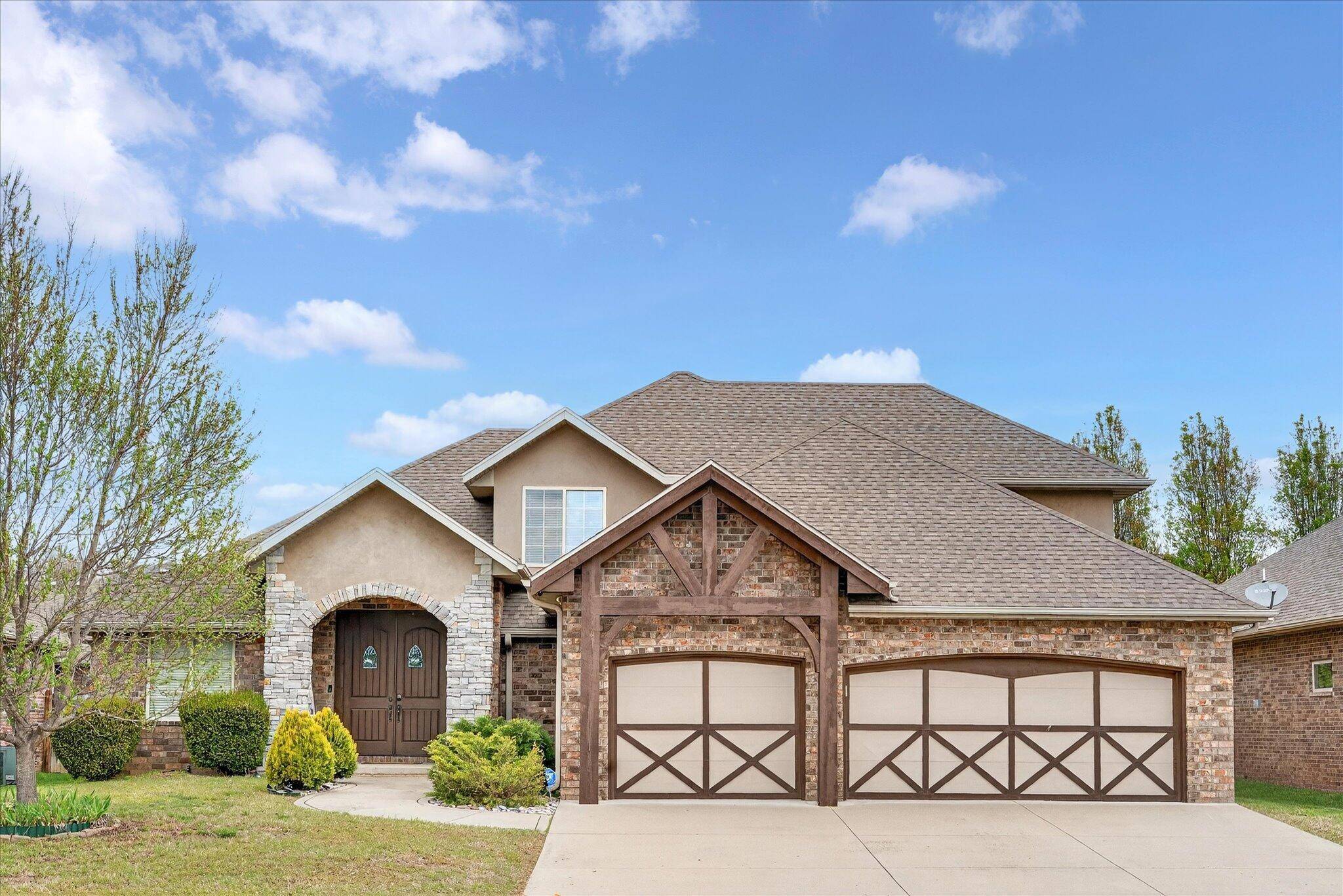 3245 W Brett DR, Springfield, MO 65810
