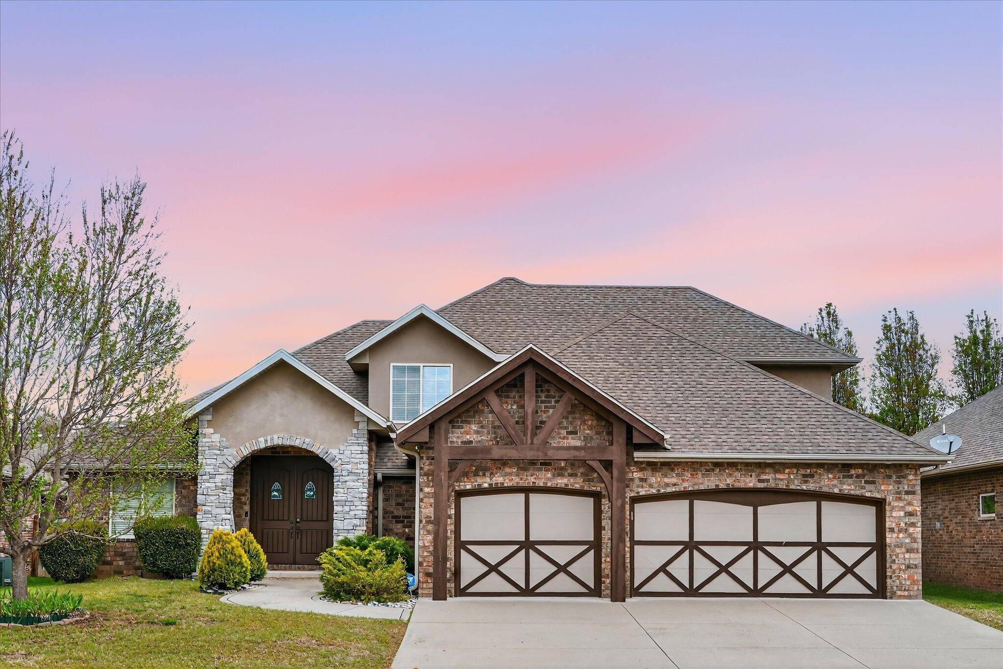 3245 W Brett DR, Springfield, MO 65810