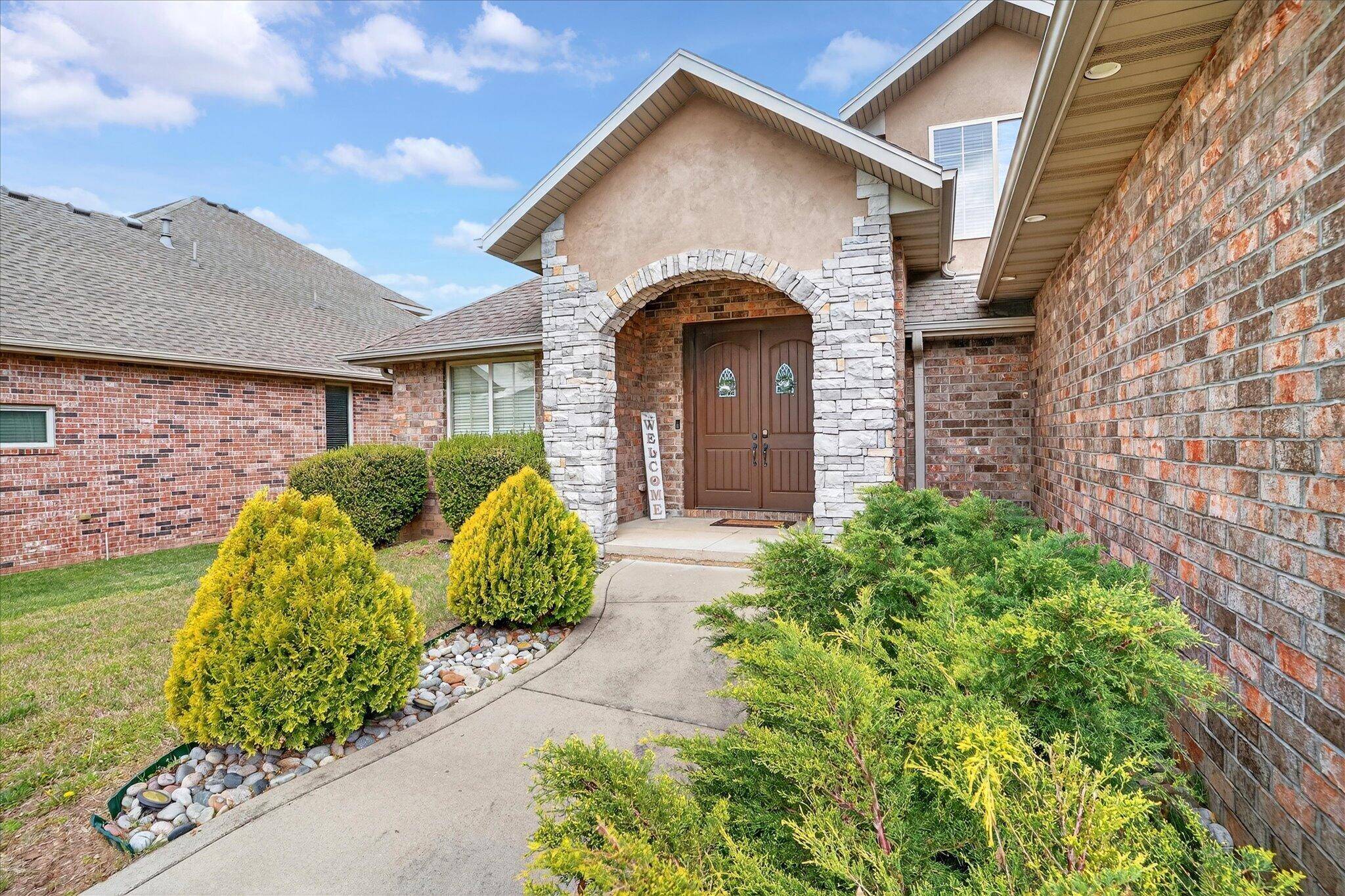 3245 W Brett DR, Springfield, MO 65810