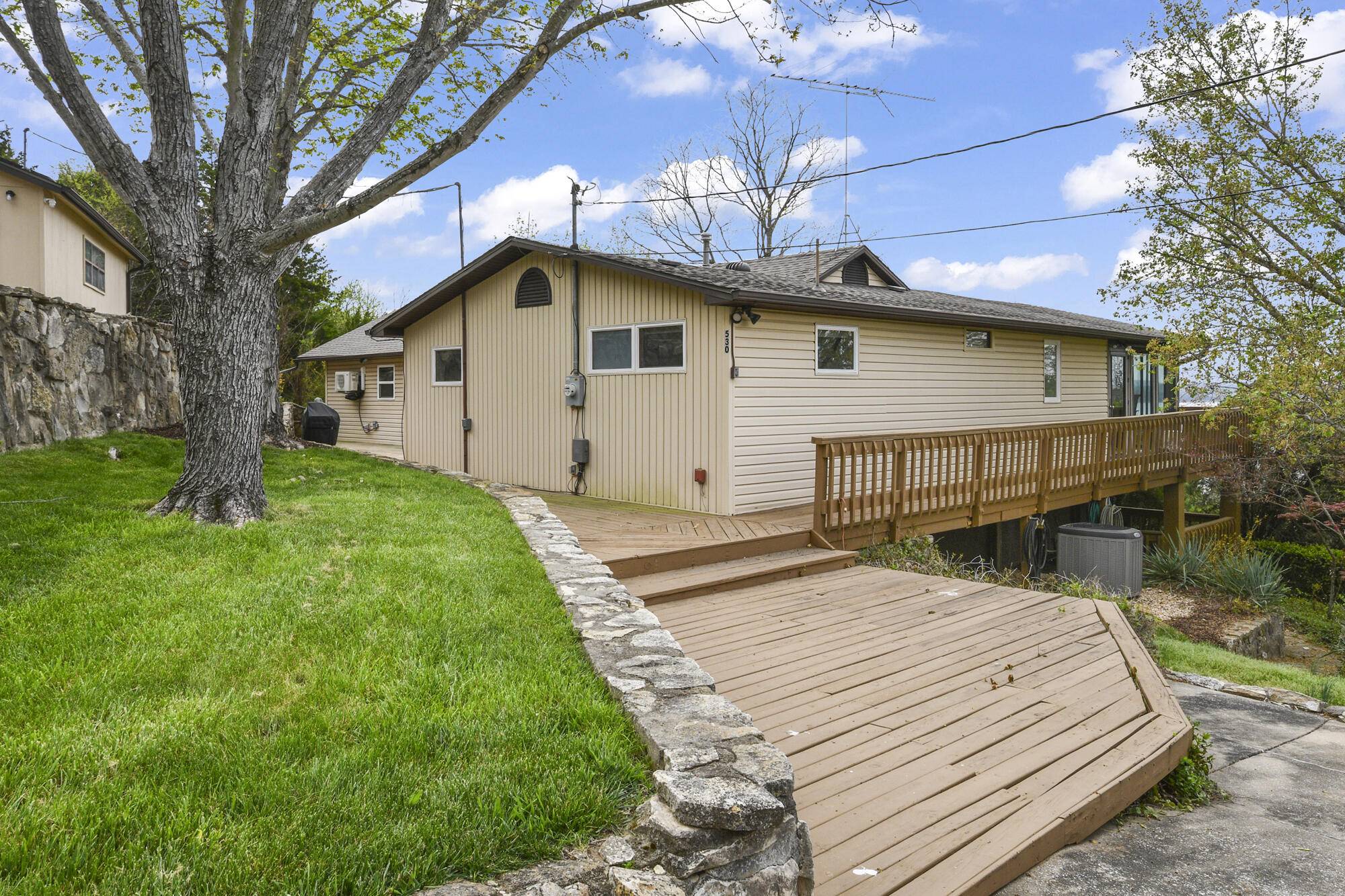 530 Jackson Hollow RD, Galena, MO 65656