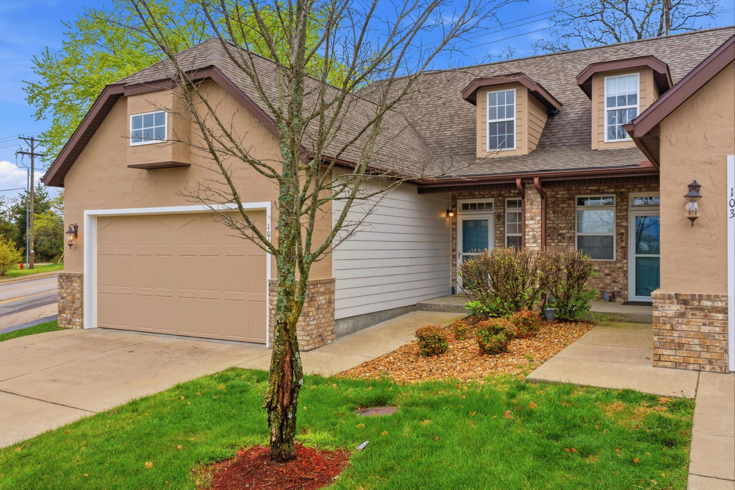 101 Residence LN, Branson, MO 65616