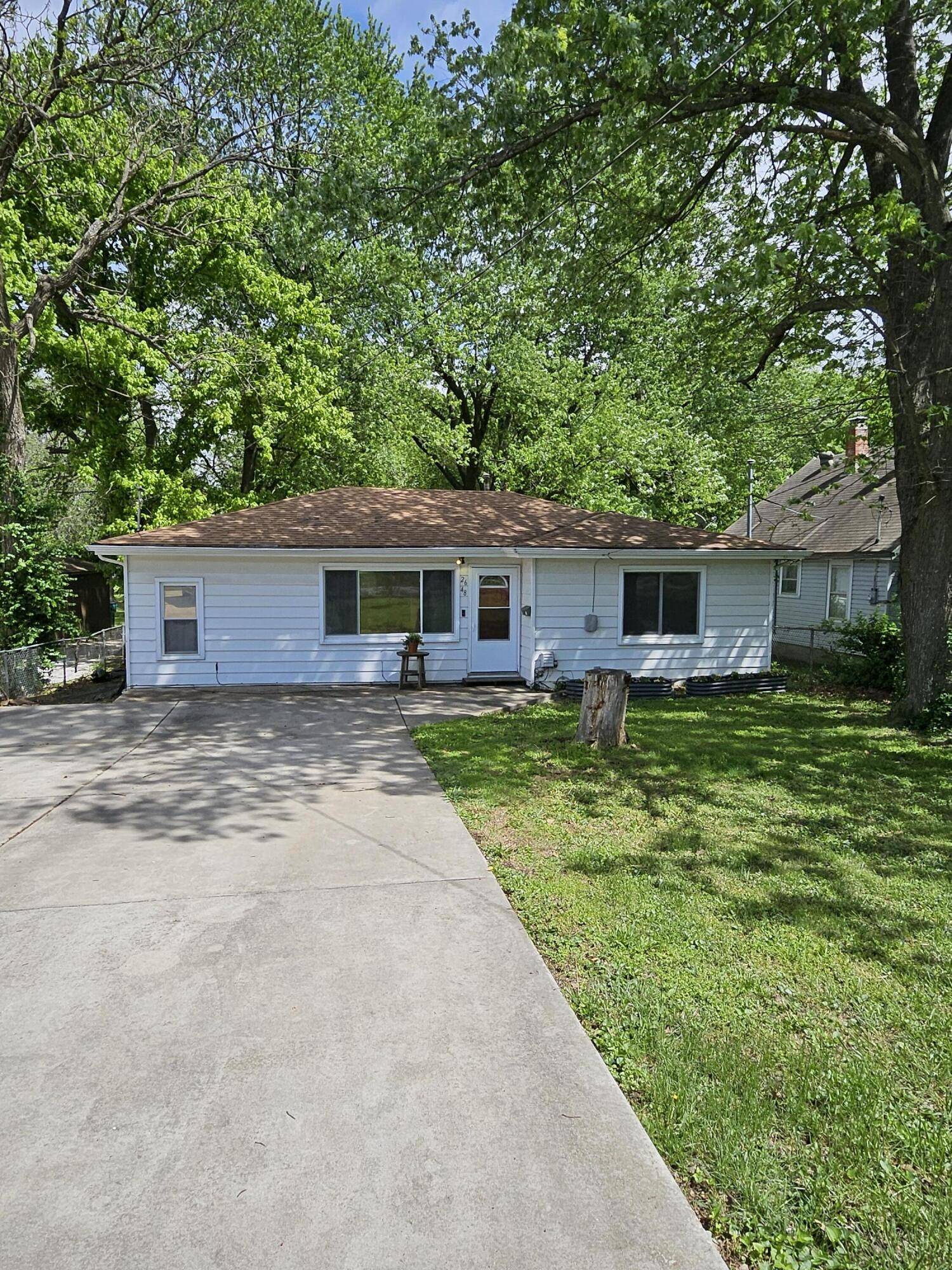 2648 N Howard AVE, Springfield, MO 65803