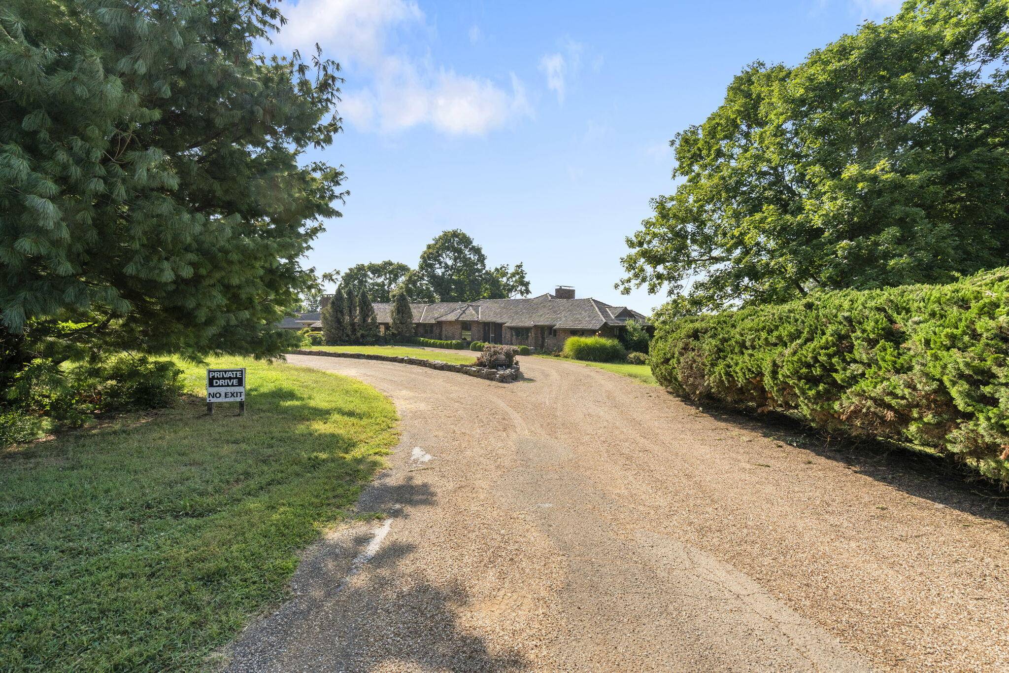 3886 E Hawthorne Hill LN, Springfield, MO 65809