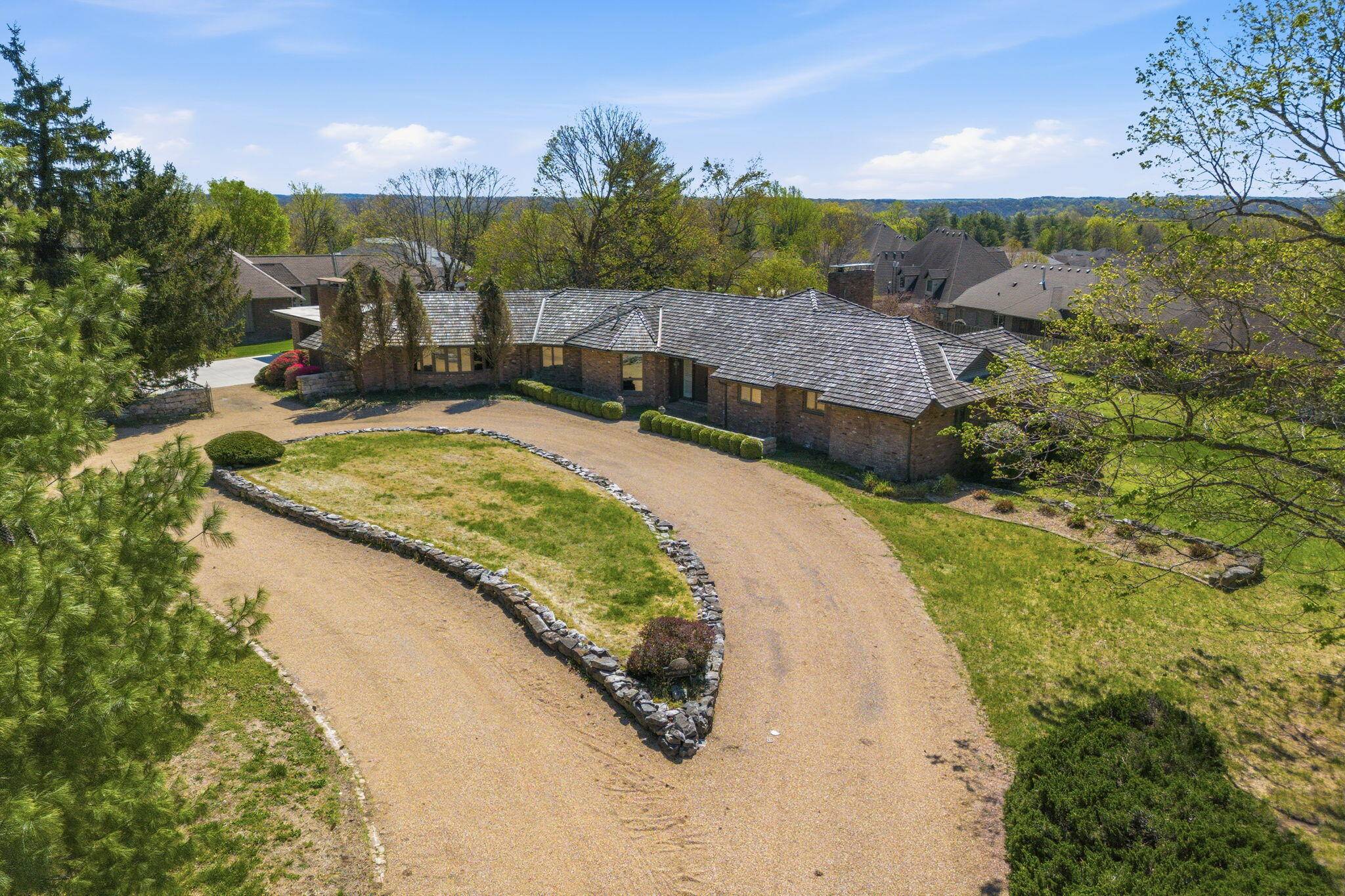 3886 E Hawthorne Hill LN, Springfield, MO 65809