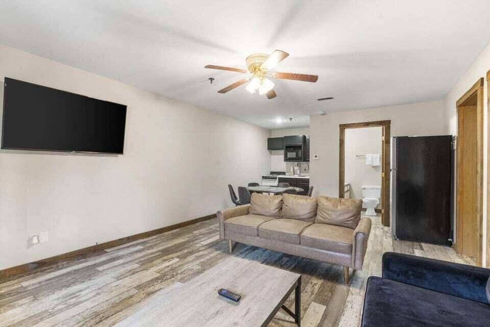 982 Indian Point RD #325, Branson, MO 65616