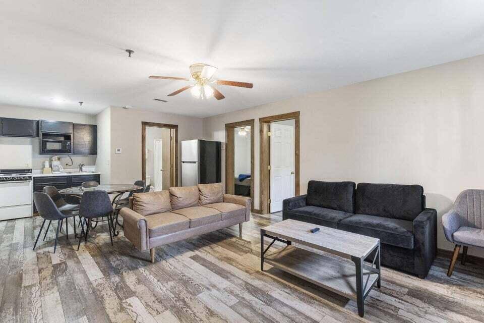 982 Indian Point RD #325, Branson, MO 65616