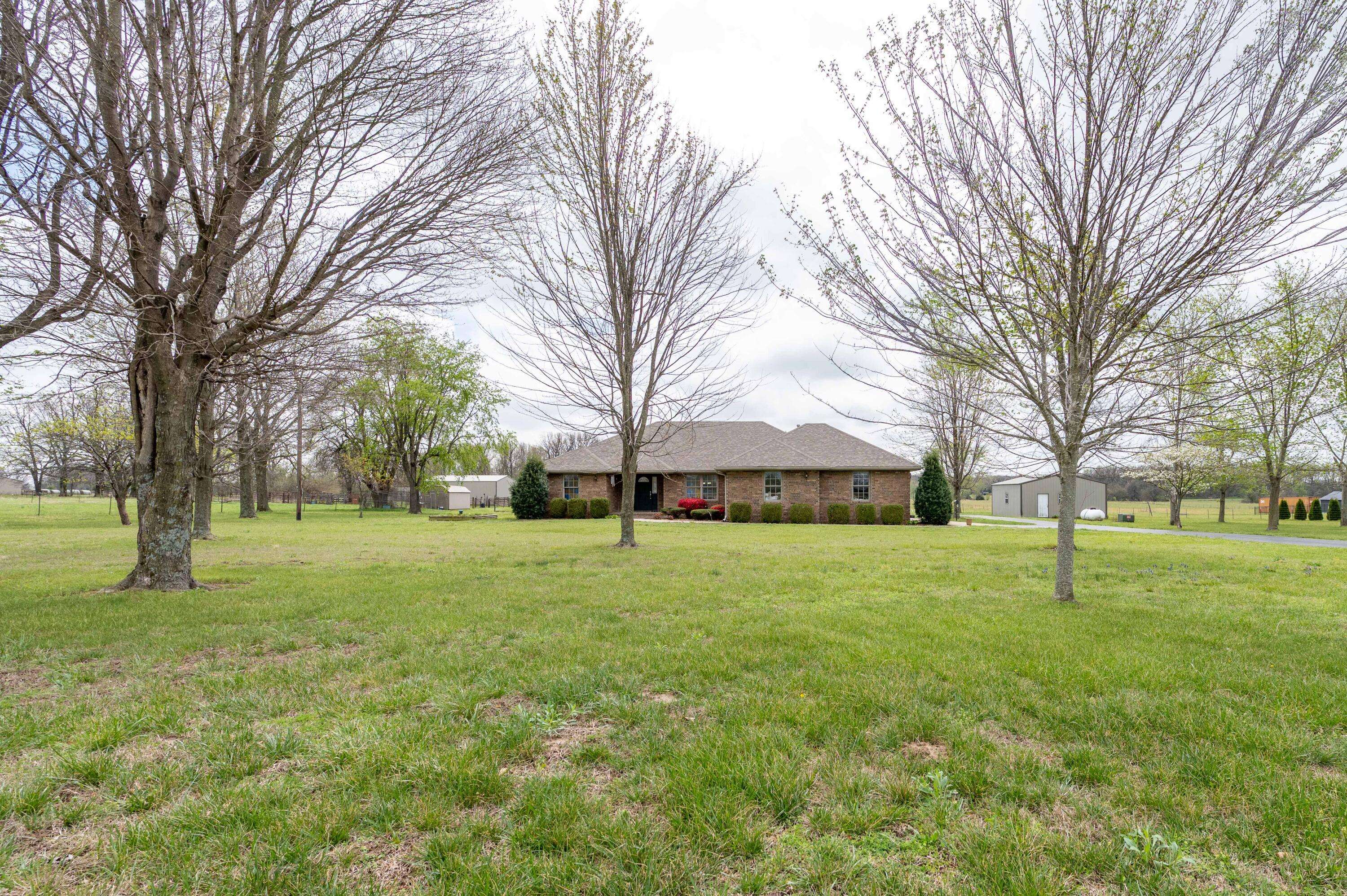 7914 W Farm Road 124, Springfield, MO 65802