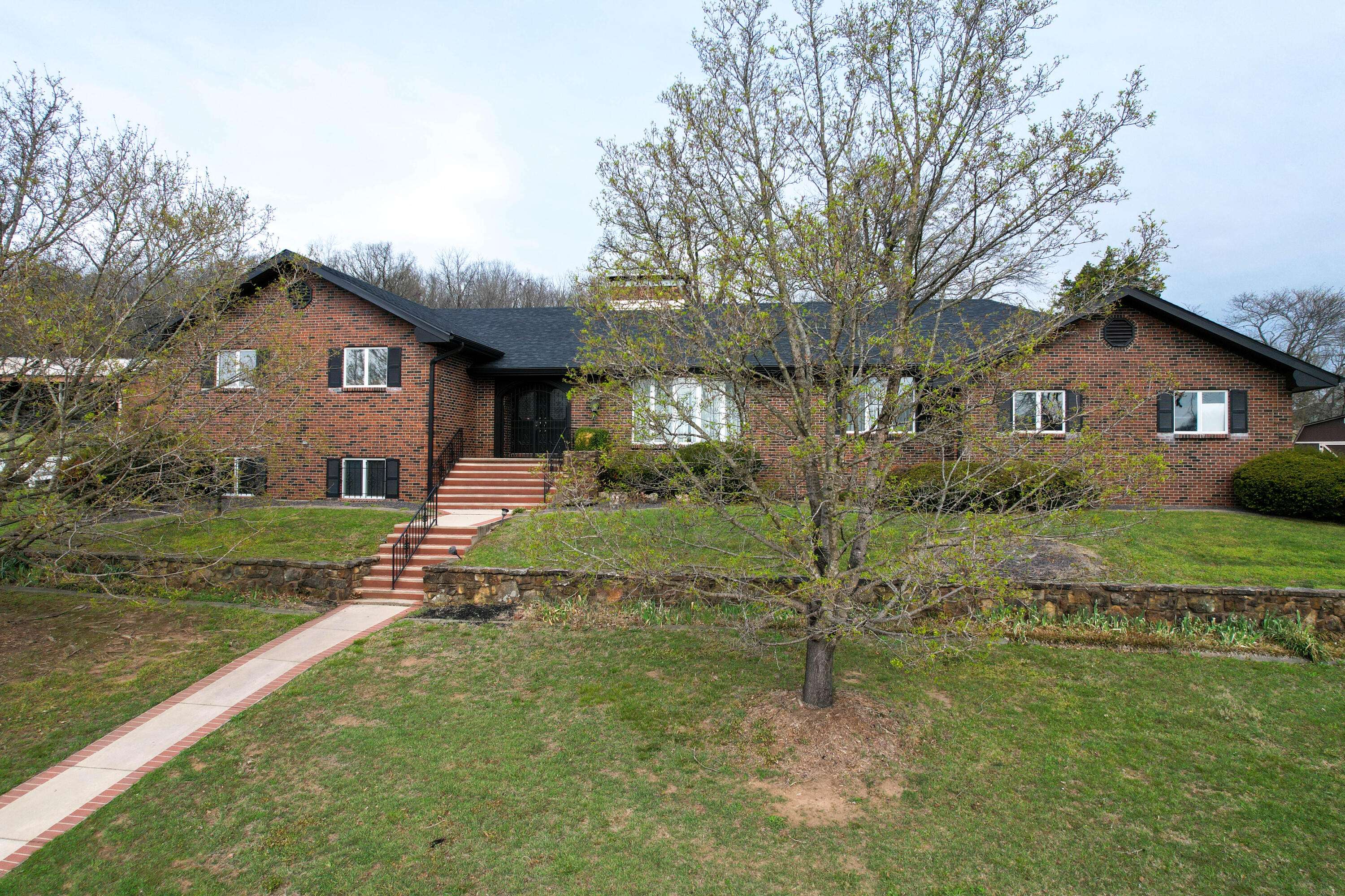 4897 N Farm Road 141, Springfield, MO 65803