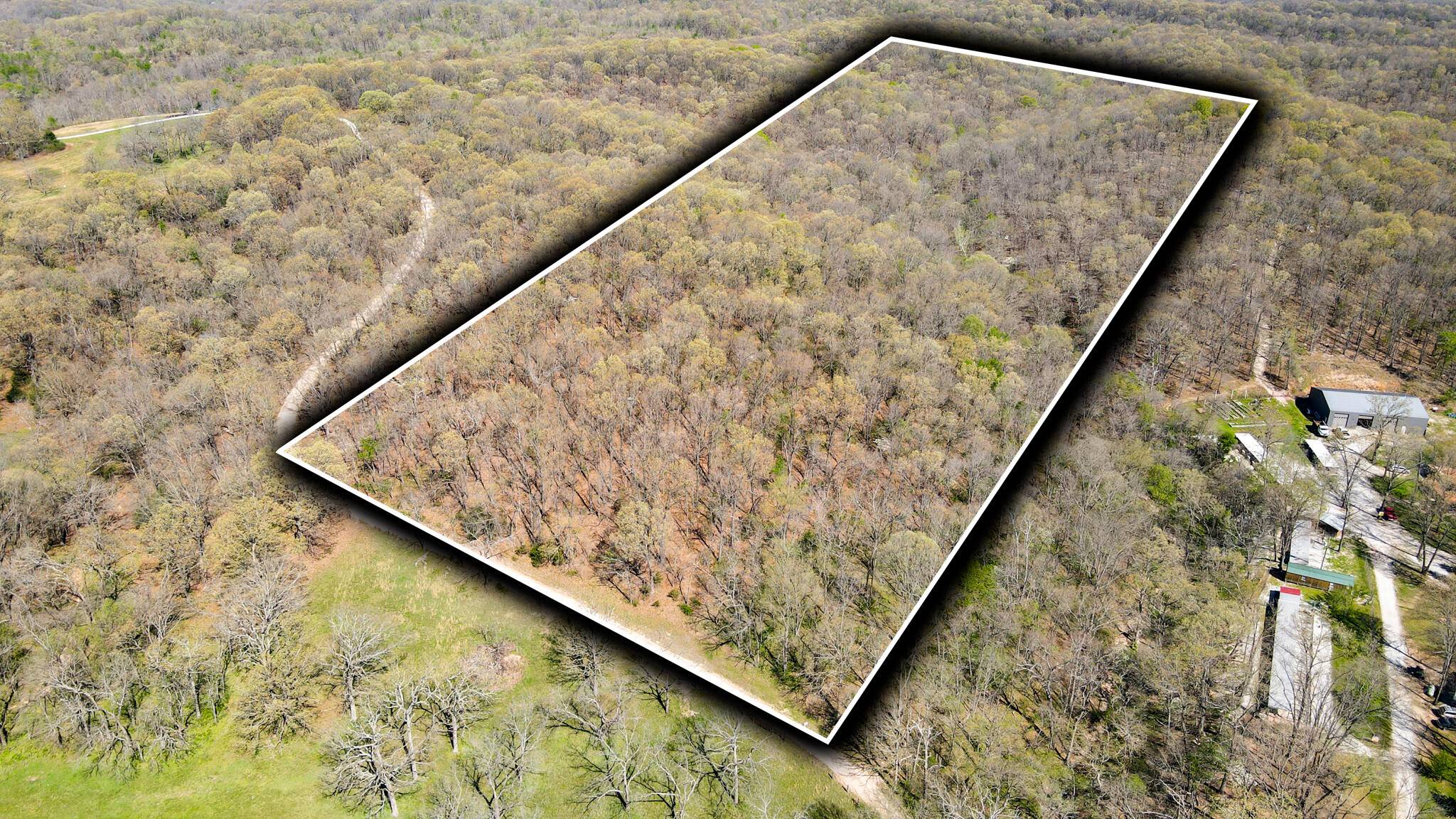 000 Red Wolf LN, Goodman, MO 64843