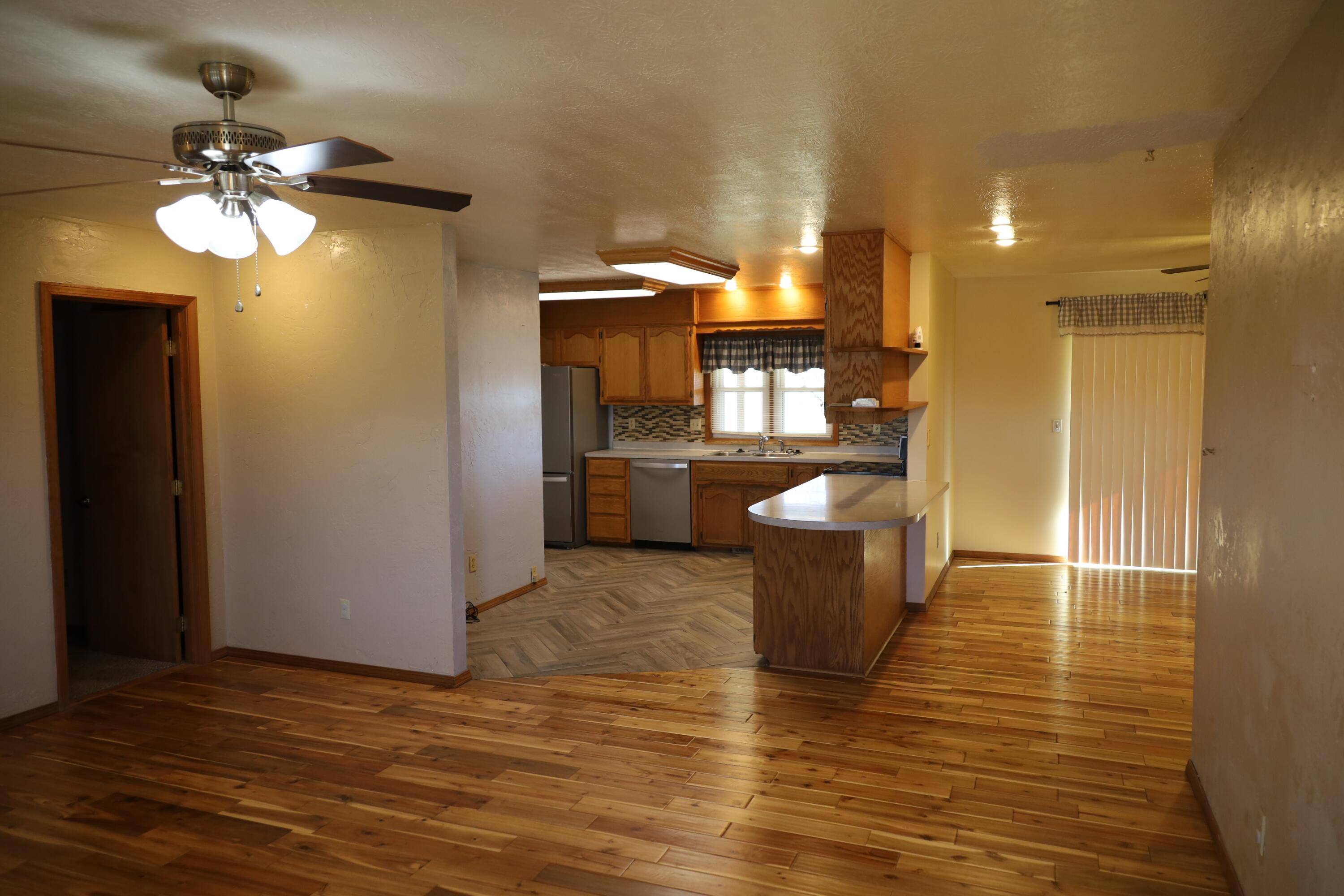 1152 Skyline RD, Seymour, MO 65746