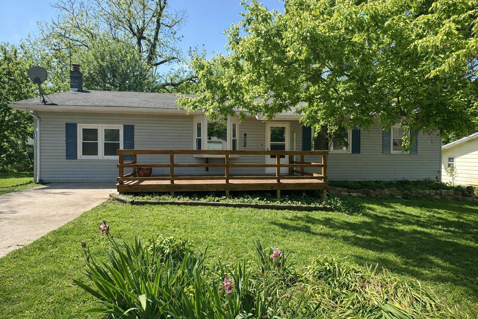 23 Preston ST, Greenfield, MO 65661