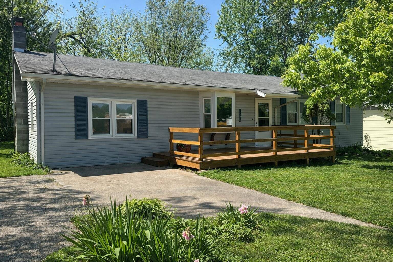 23 Preston ST, Greenfield, MO 65661