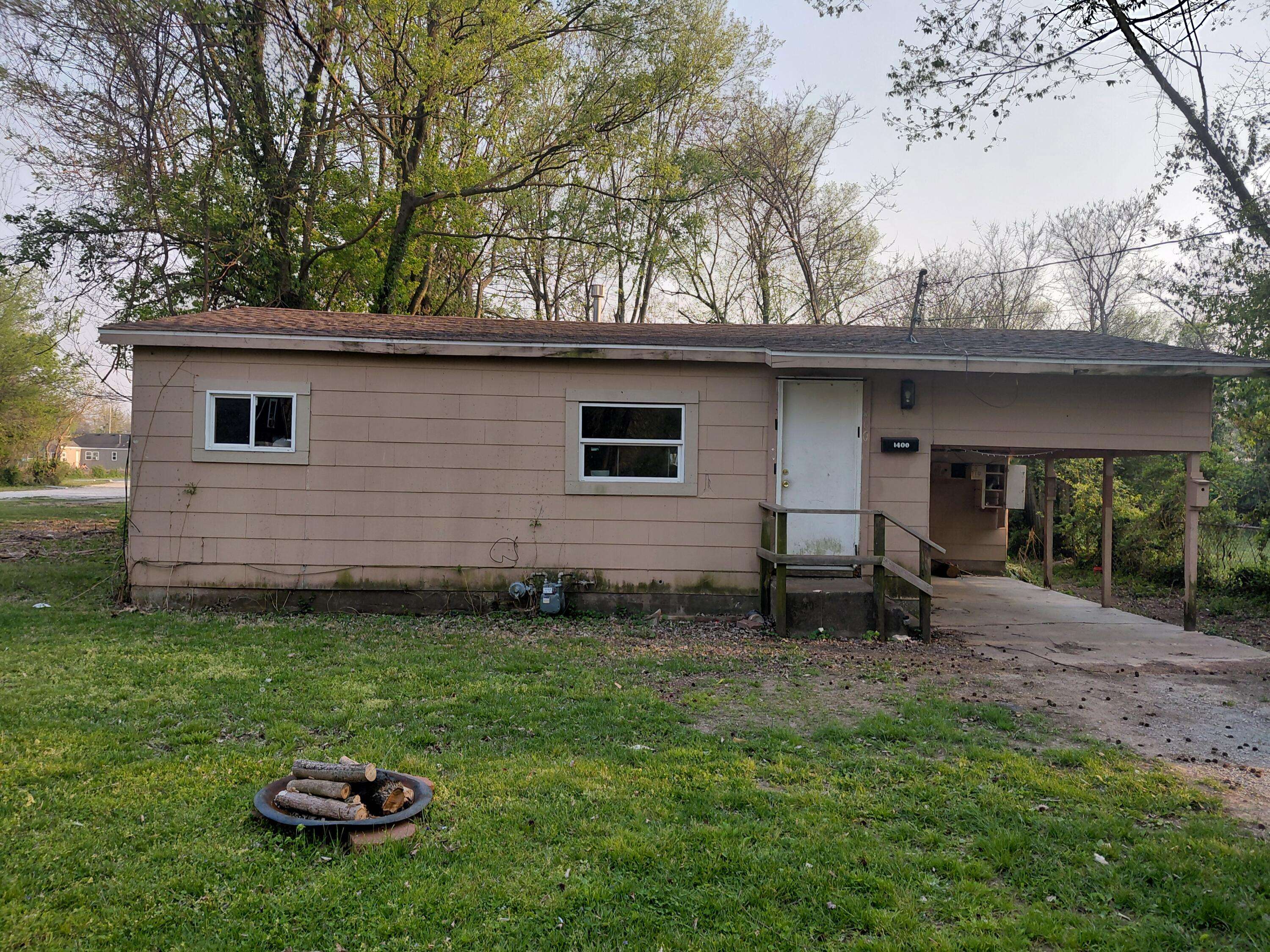 1400 W Catalpa ST, Springfield, MO 65807