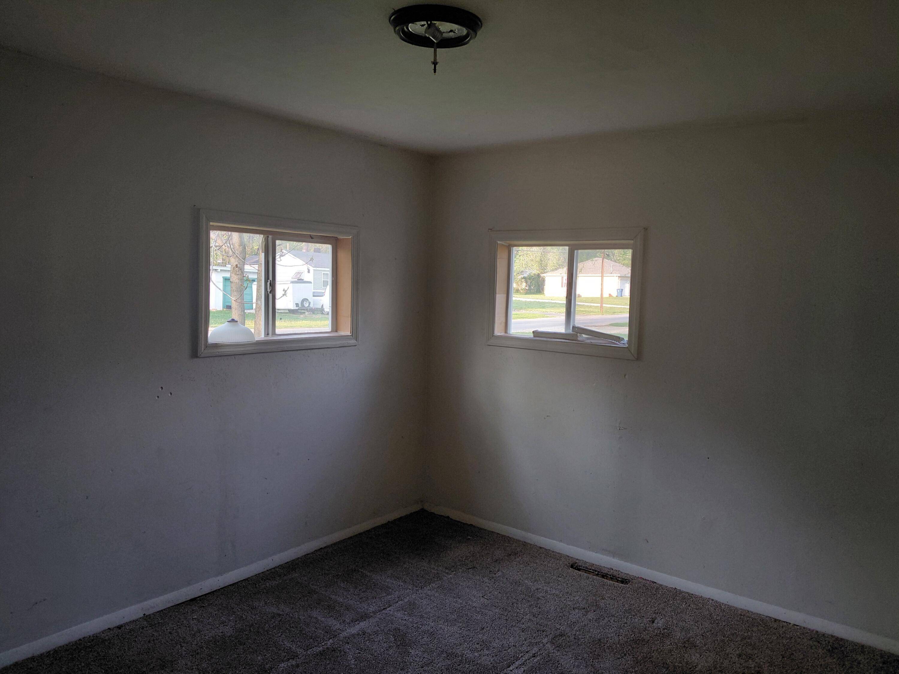 1400 W Catalpa ST, Springfield, MO 65807