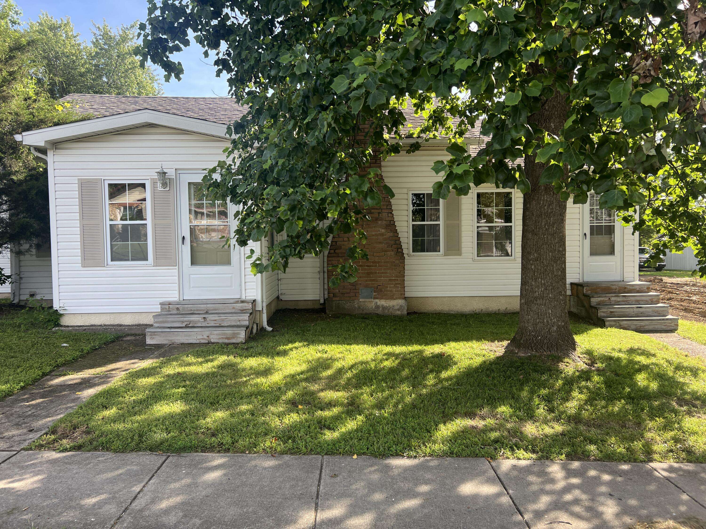 418 W Commercial ST, Mansfield, MO 65704