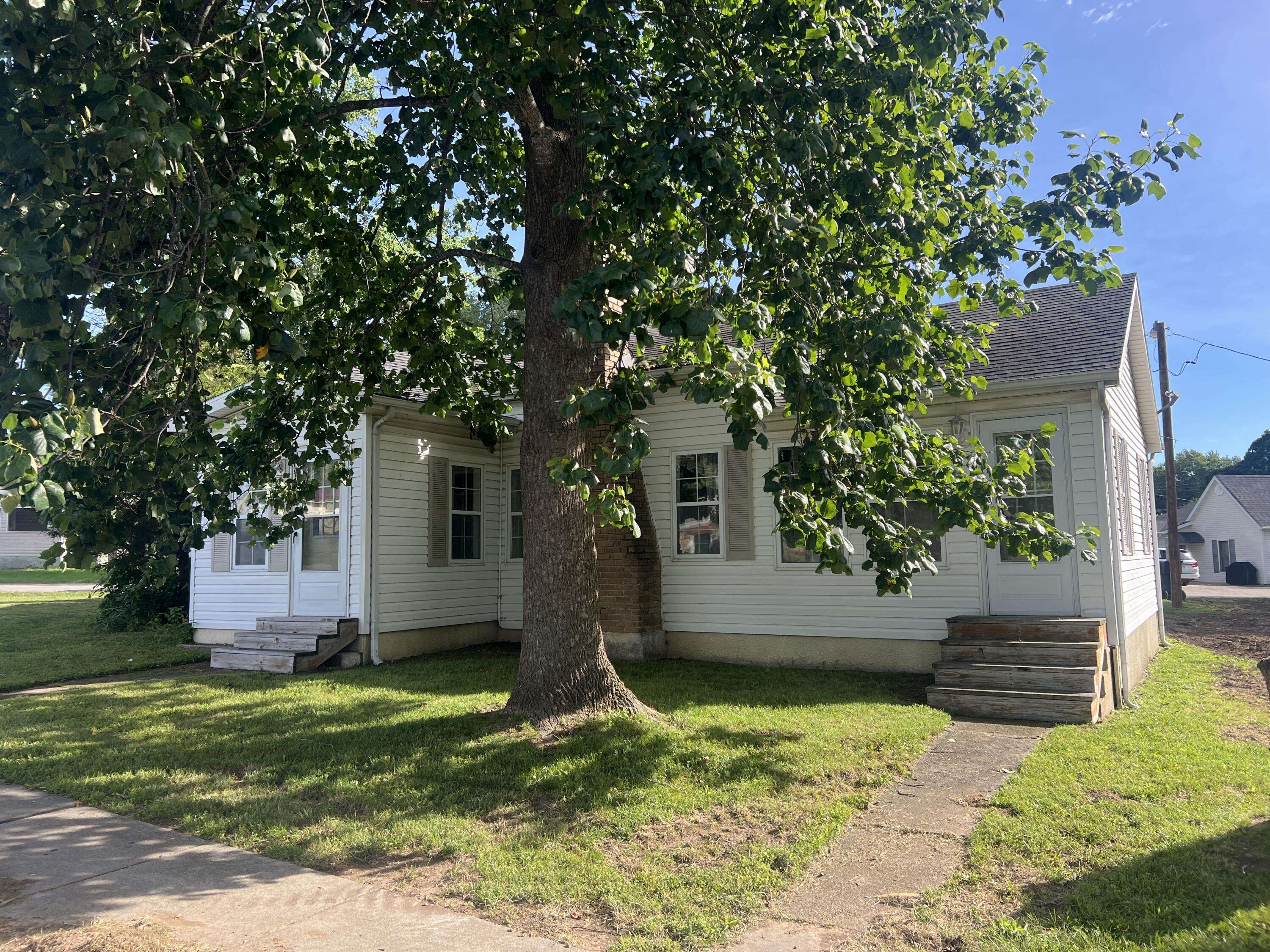 418 W Commercial ST, Mansfield, MO 65704