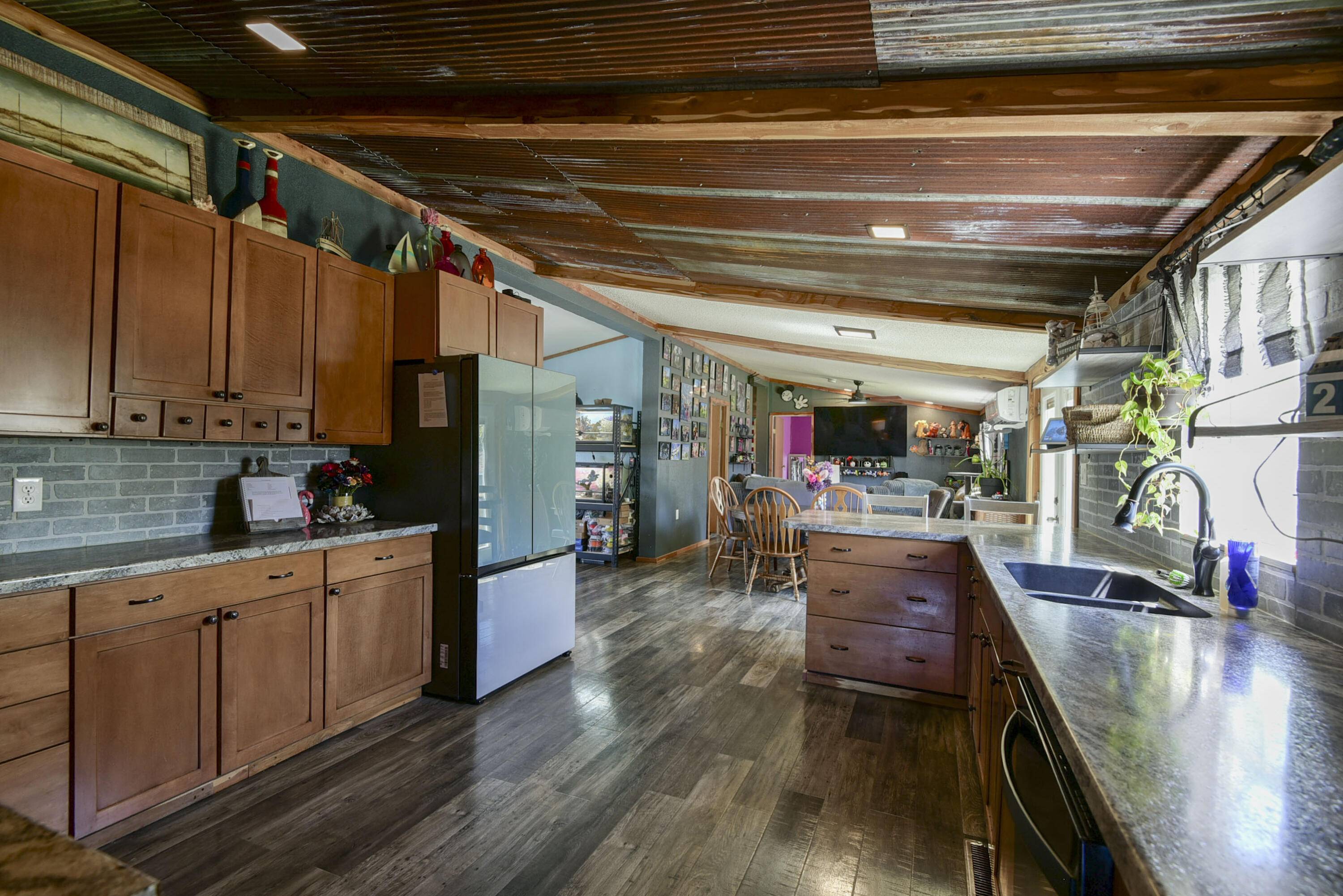 133 Sunny LN, Branson West, MO 65737