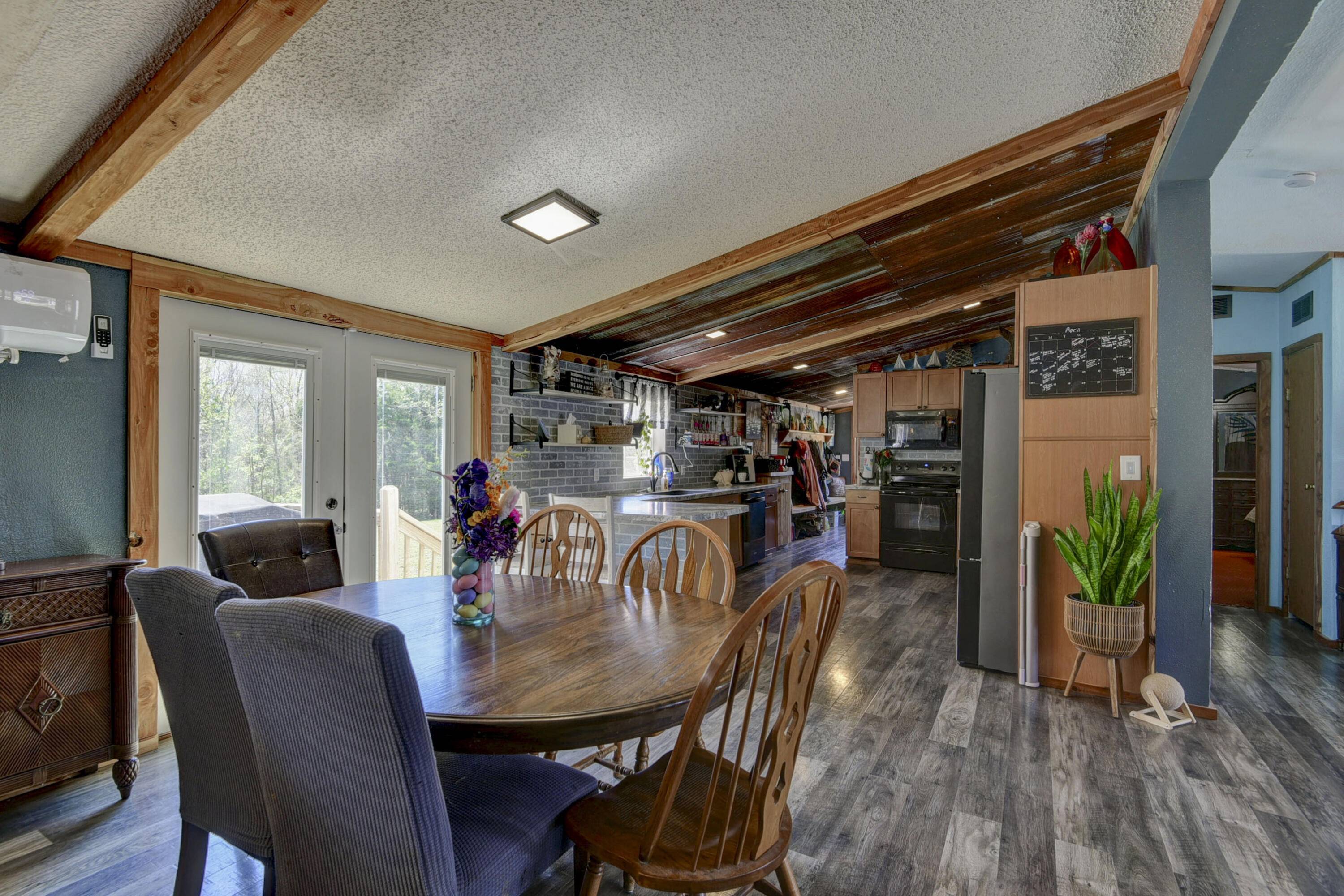133 Sunny LN, Branson West, MO 65737