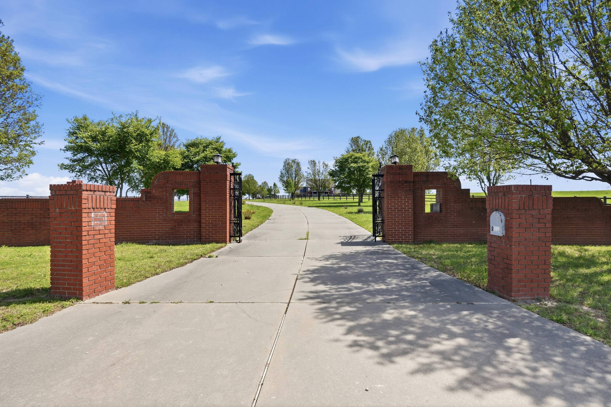 Address not disclosed, Berryville, AR 72616