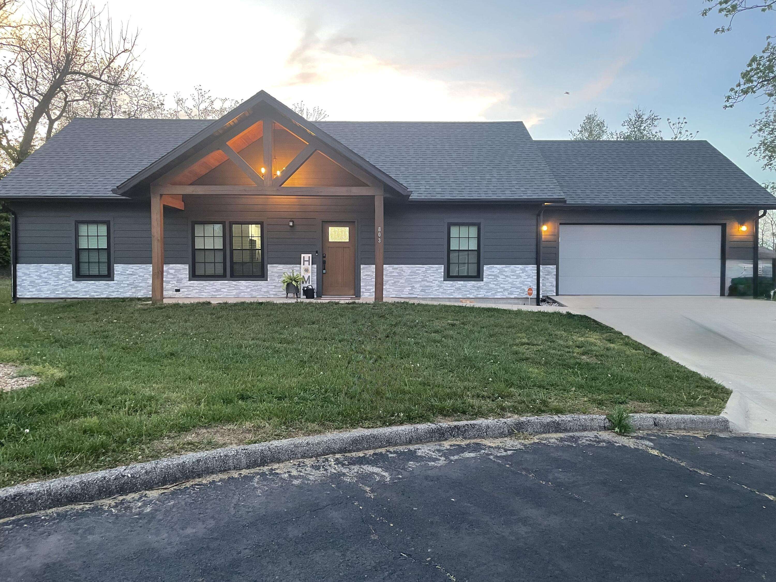803 Robin Road RD, Mountain Grove, MO 65711