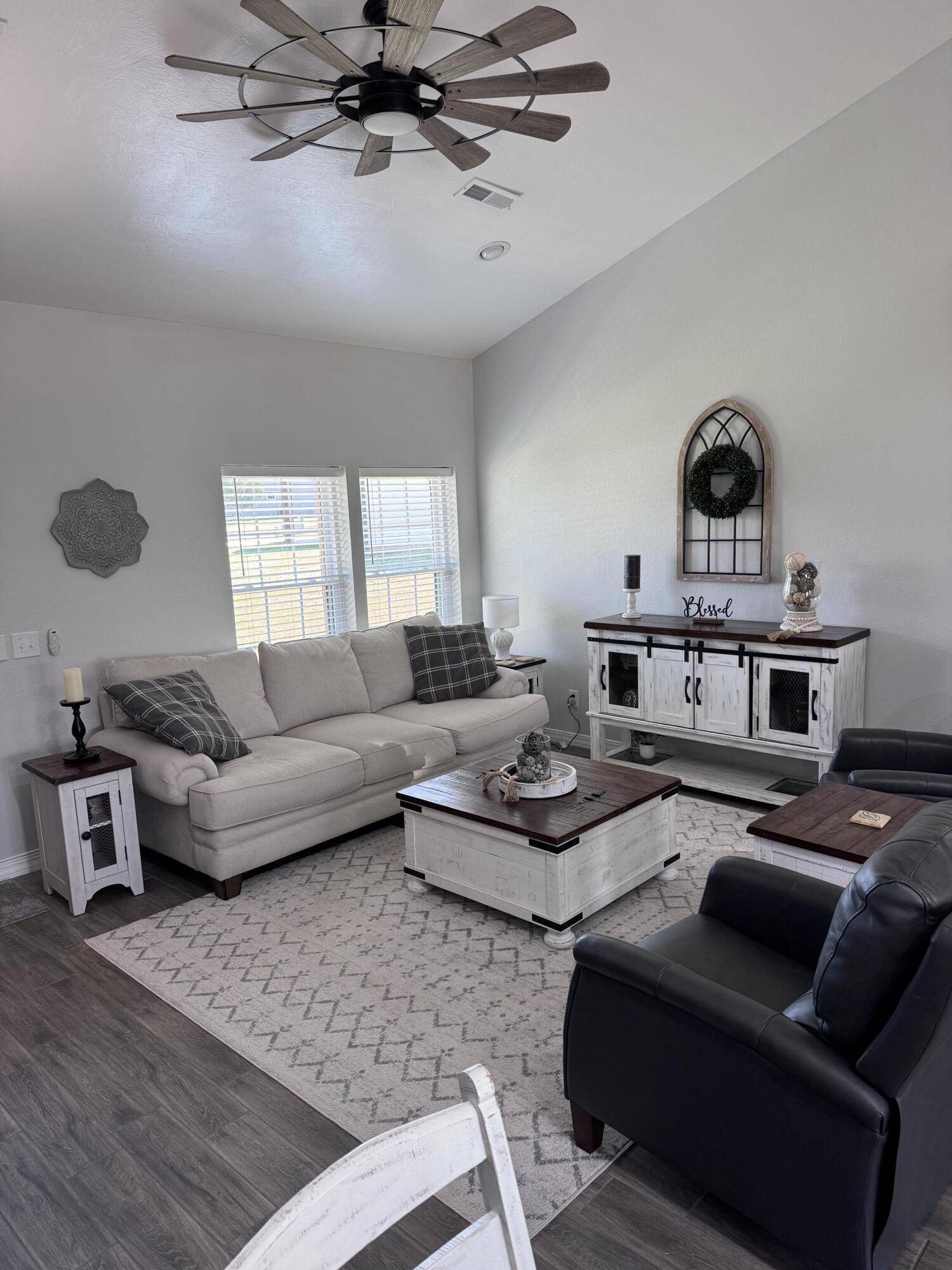 803 Robin Road RD, Mountain Grove, MO 65711
